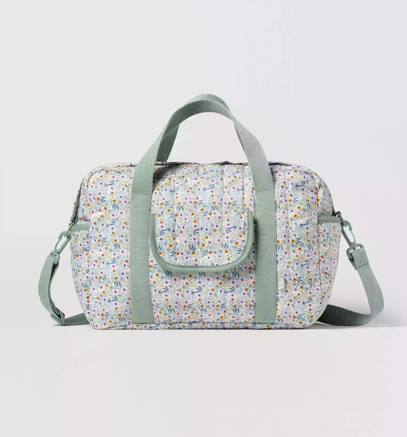 Este elegante bolso de maternidad de Zara está aprobado por TikTok (y cuesta menos de 60€)
