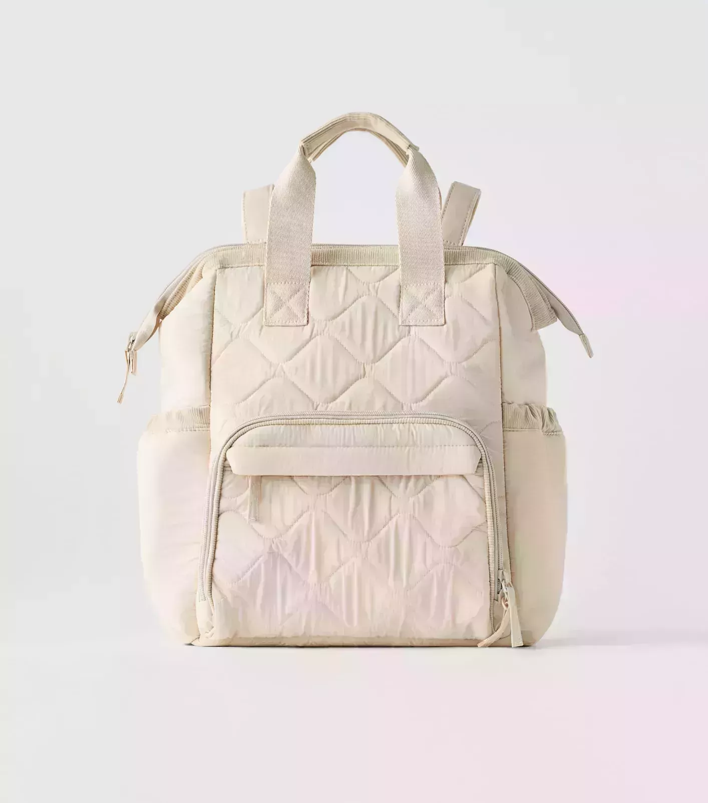 Este elegante bolso de maternidad de Zara está aprobado por TikTok (y cuesta menos de 60€)