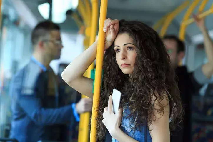 Para acabar con el acoso digital, las empresas tecnológicas deben dar prioridad a la seguridad de las mujeres