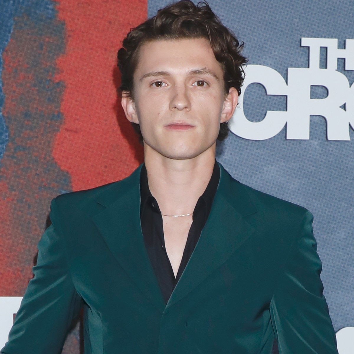 Tom Holland recuerda haber sido "esclavo" del alcohol antes de su viaje a la sobriedad