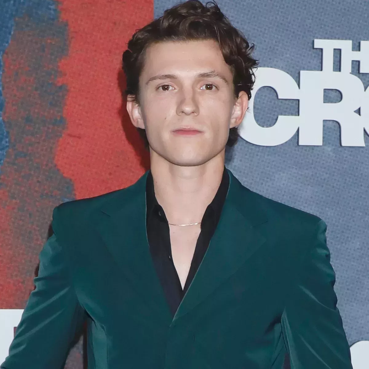 Tom Holland recuerda haber sido "esclavo" del alcohol antes de su viaje a la sobriedad