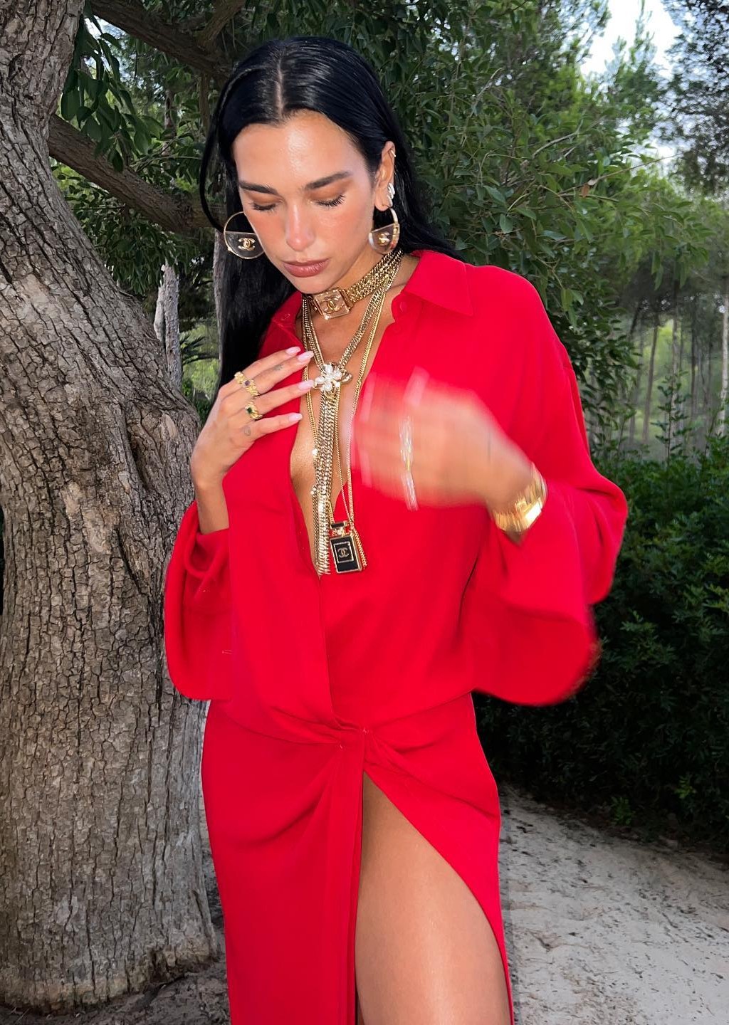 Adiós al rosa Barbie: este otoño todo es rojo carmín