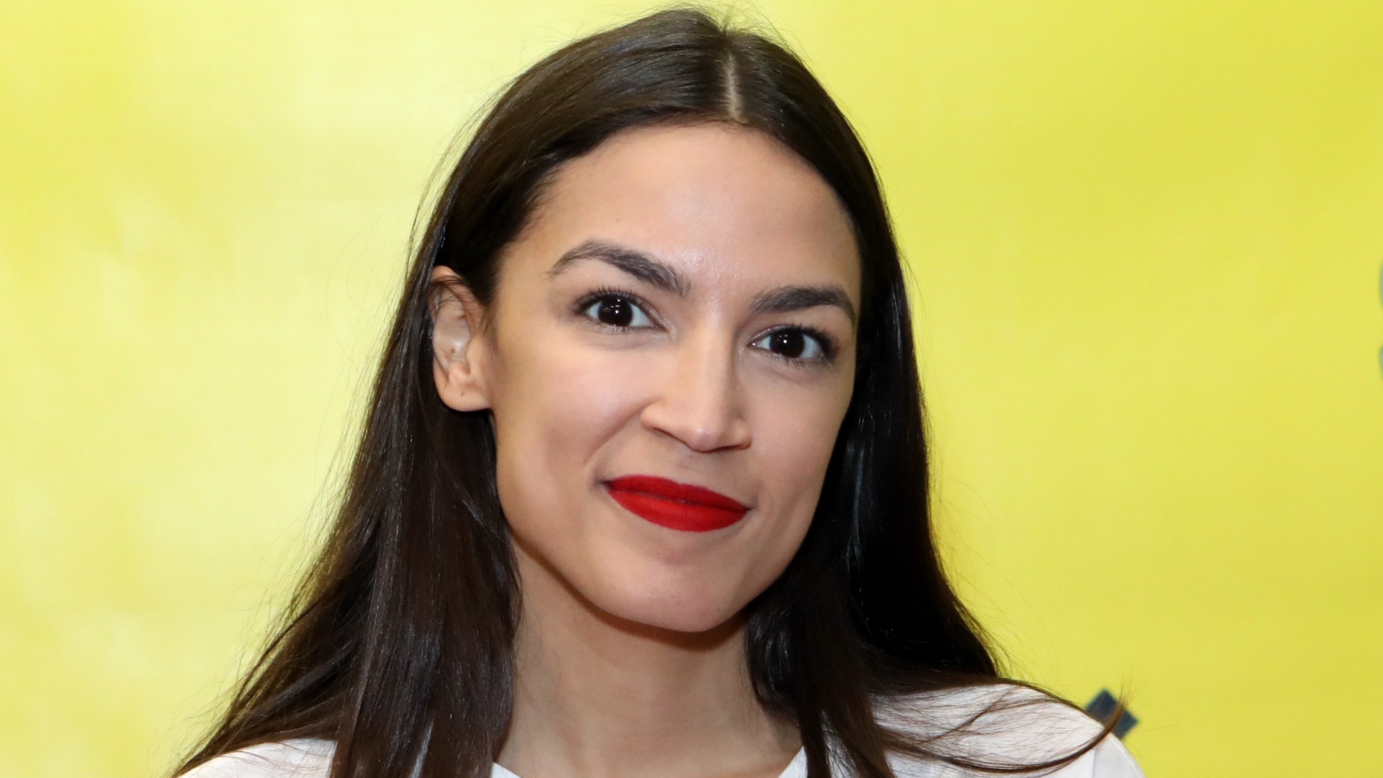 Alexandria Ocasio-Cortez cree que mereces mejor protección solar