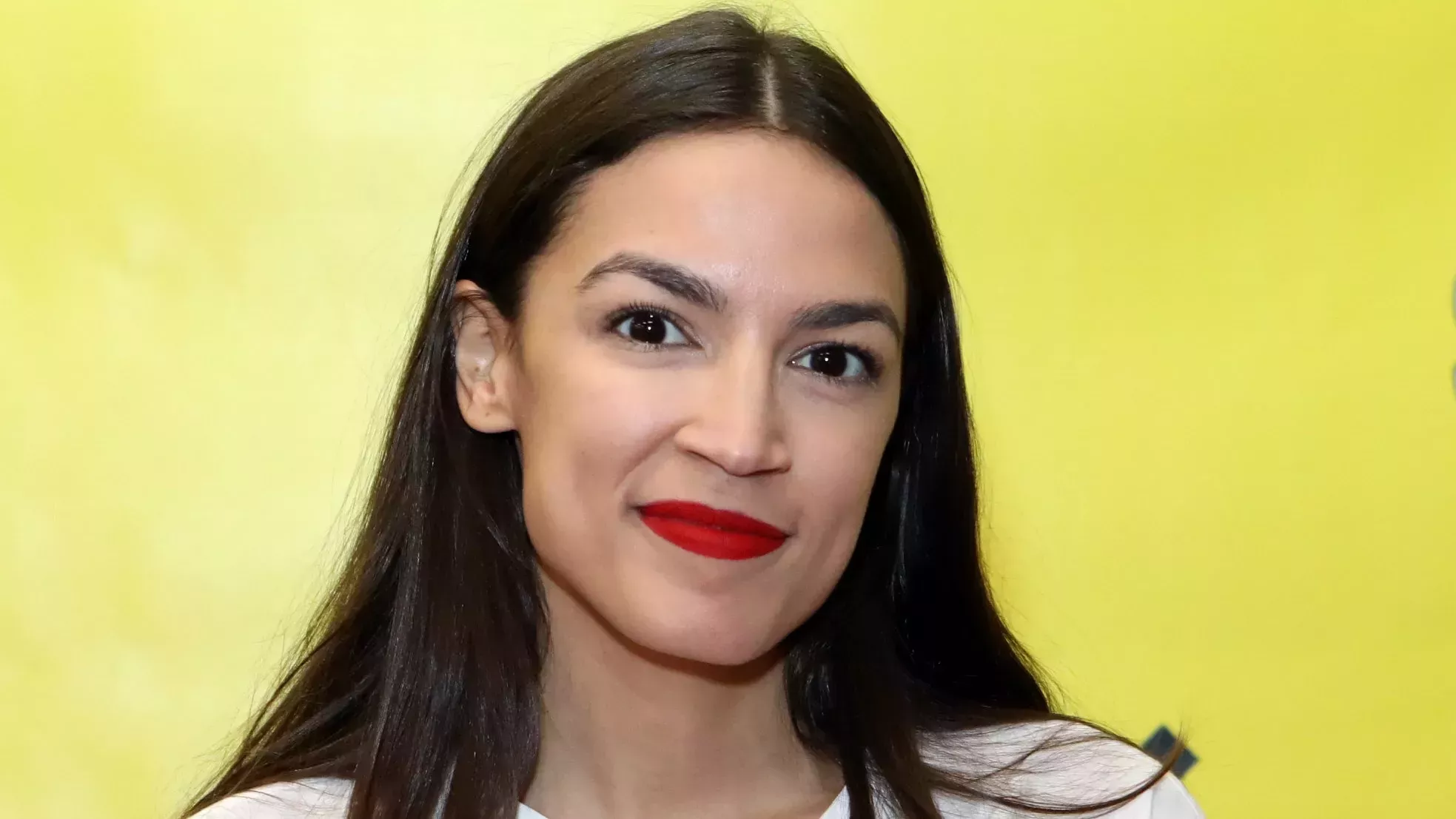 Alexandria Ocasio-Cortez cree que mereces mejor protección solar