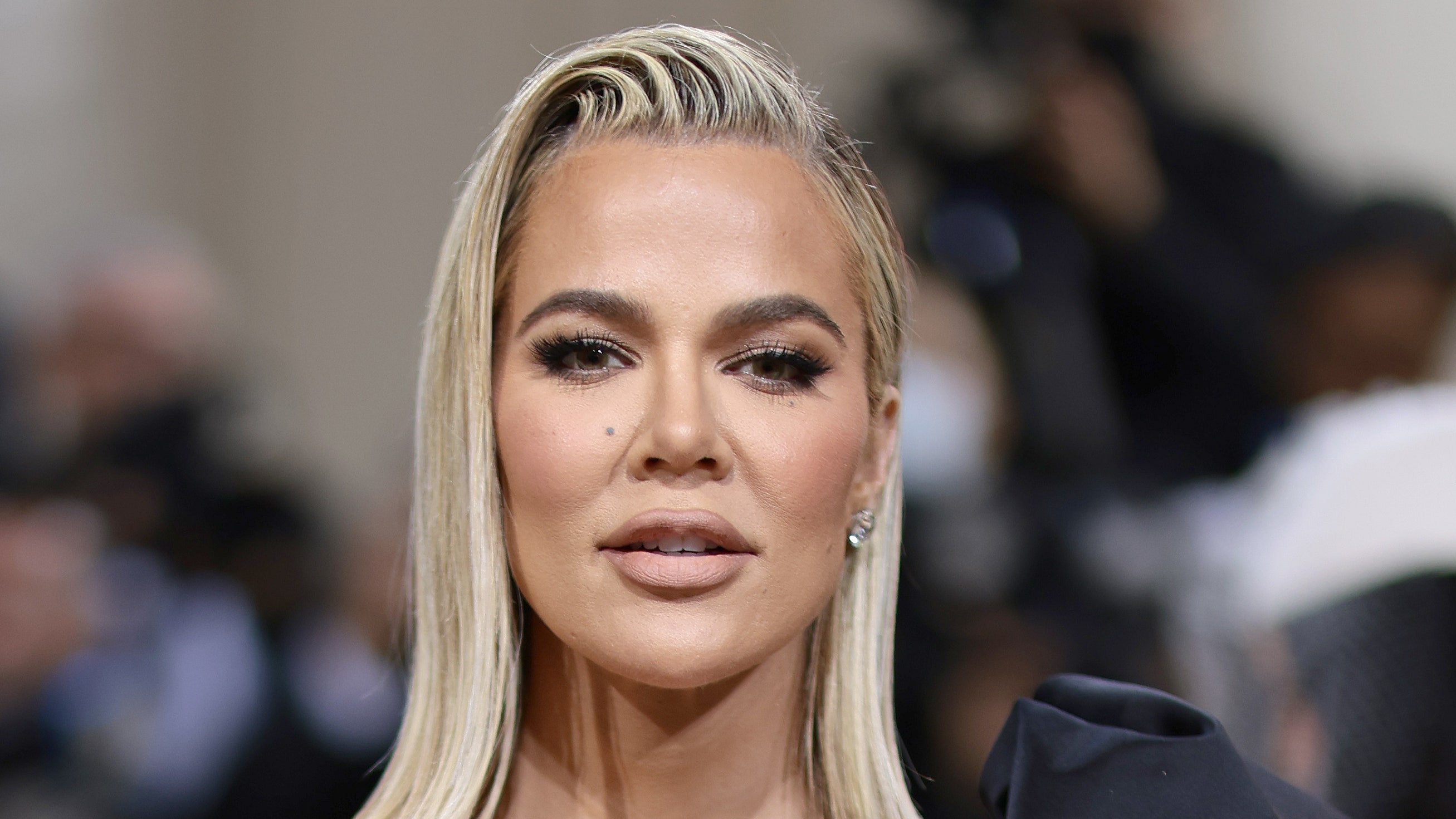 Creo que nunca había visto a Khloé Kardashian tan rubia