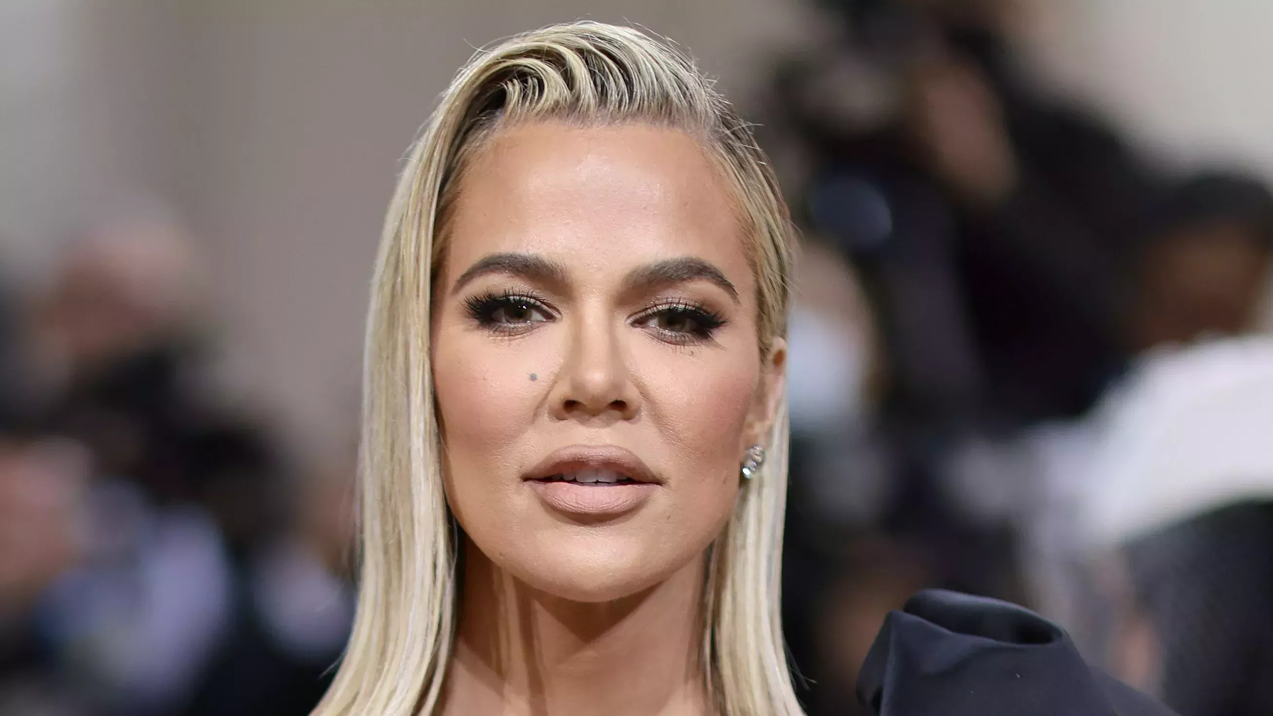 Creo que nunca había visto a Khloé Kardashian tan rubia