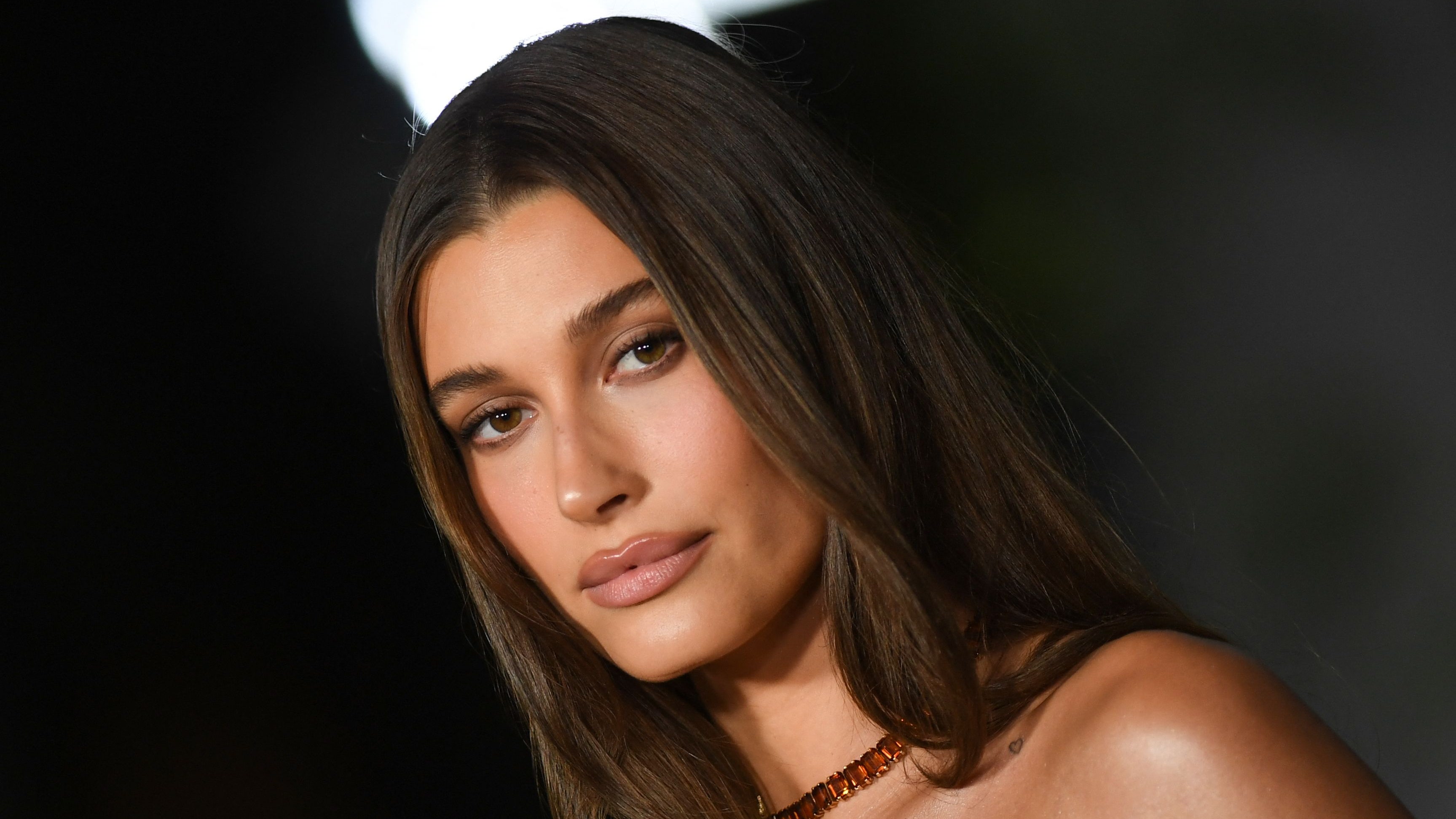Hailey Bieber simplemente se niega a tener una etapa incómoda mientras crece su Bob