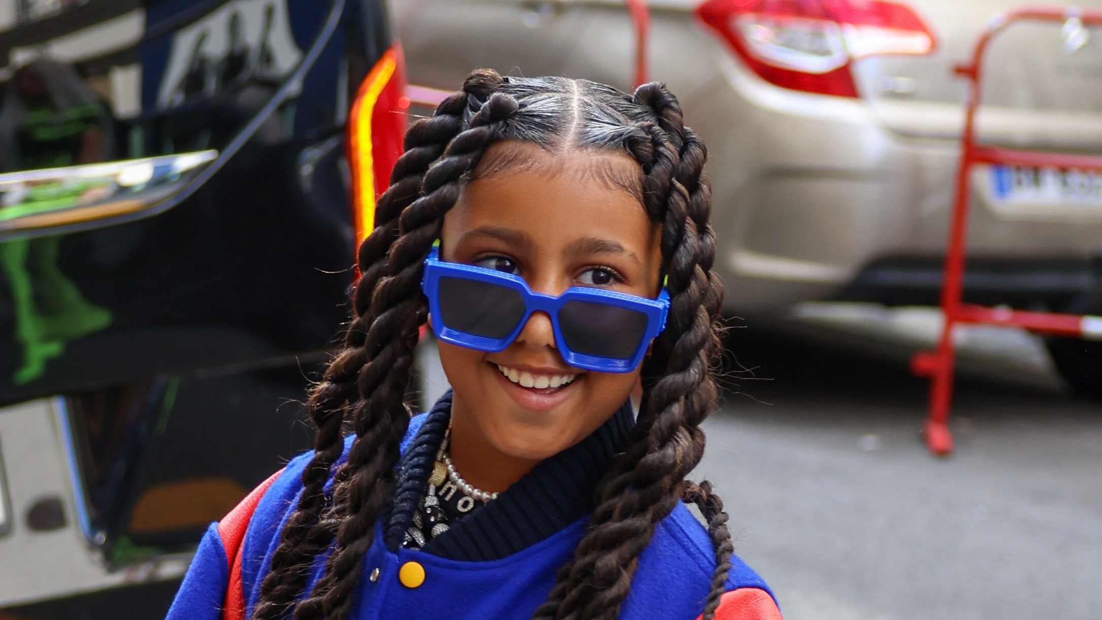 Las trenzas de North West son lo suficientemente largas como para saltar la cuerda - y lo hizo