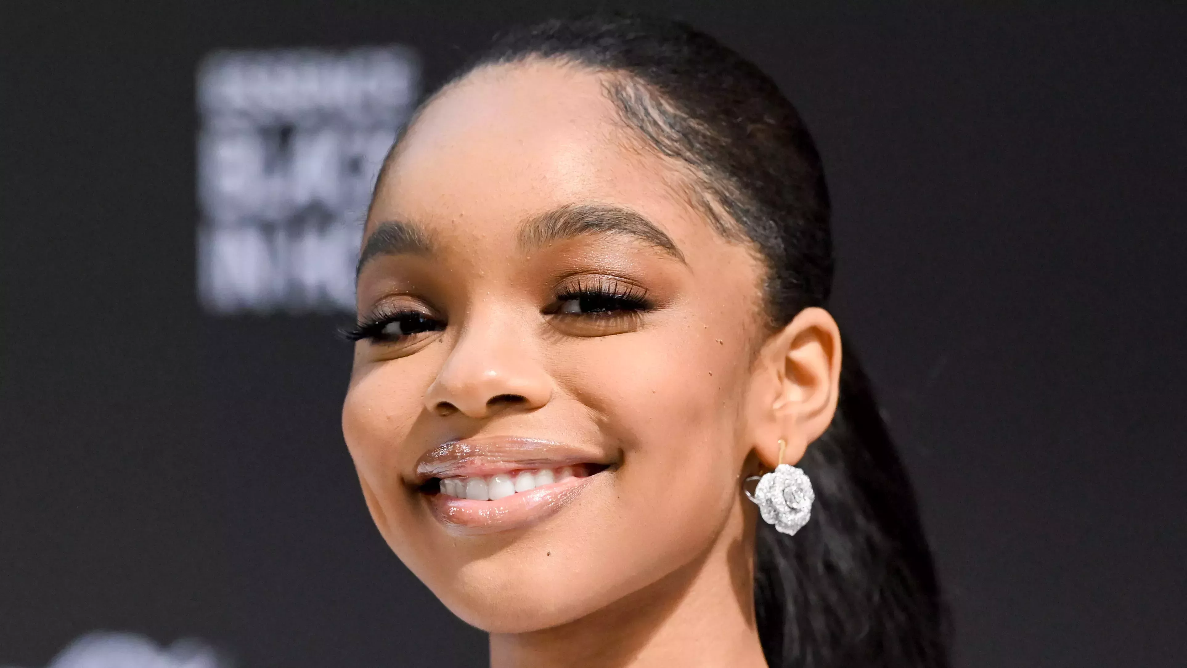 Marsai Martin parece una muñeca Bratz con su pelo plateado