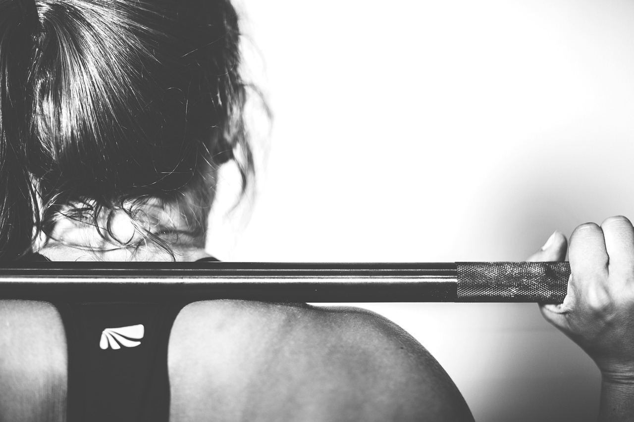 ¿Qué músculos entrenar cada día mujer en gym?