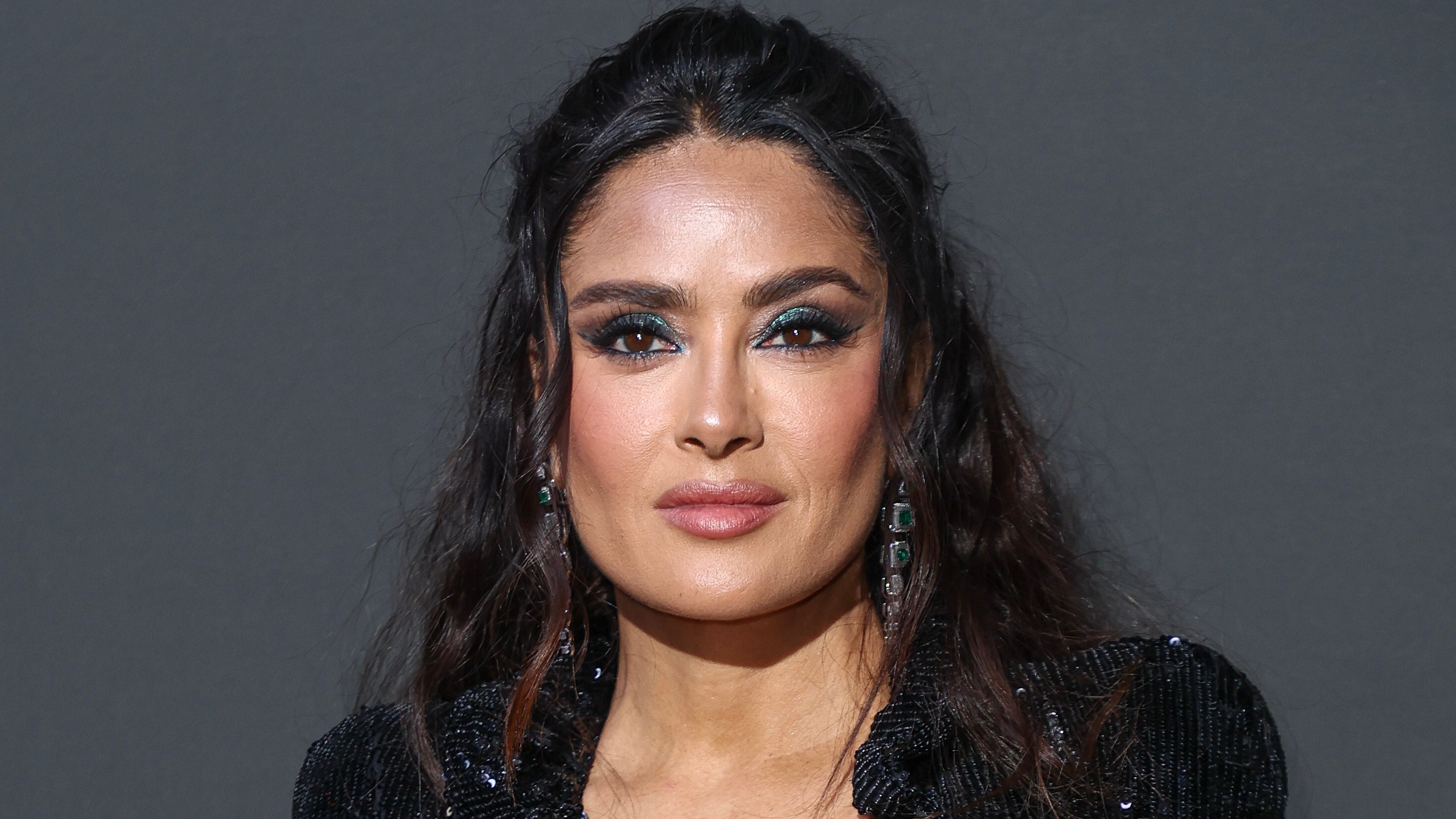 Salma Hayek tiene un gran &quot;truco&quot; para cubrir las canas sin tinte