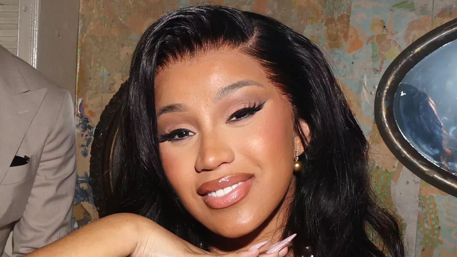 Cardi B miró una foto de Donna Summer en los 80 y dijo: 