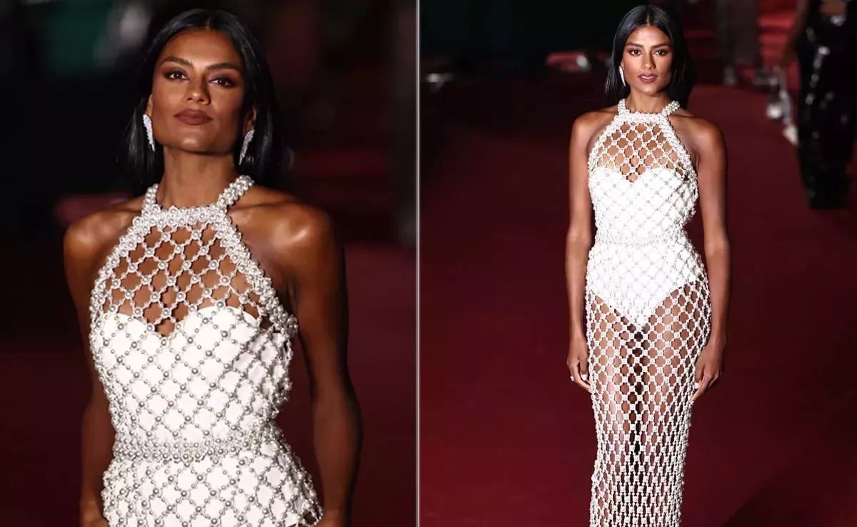 Hay una perla en esta ostra y es Simone Ashley con un vestido calado