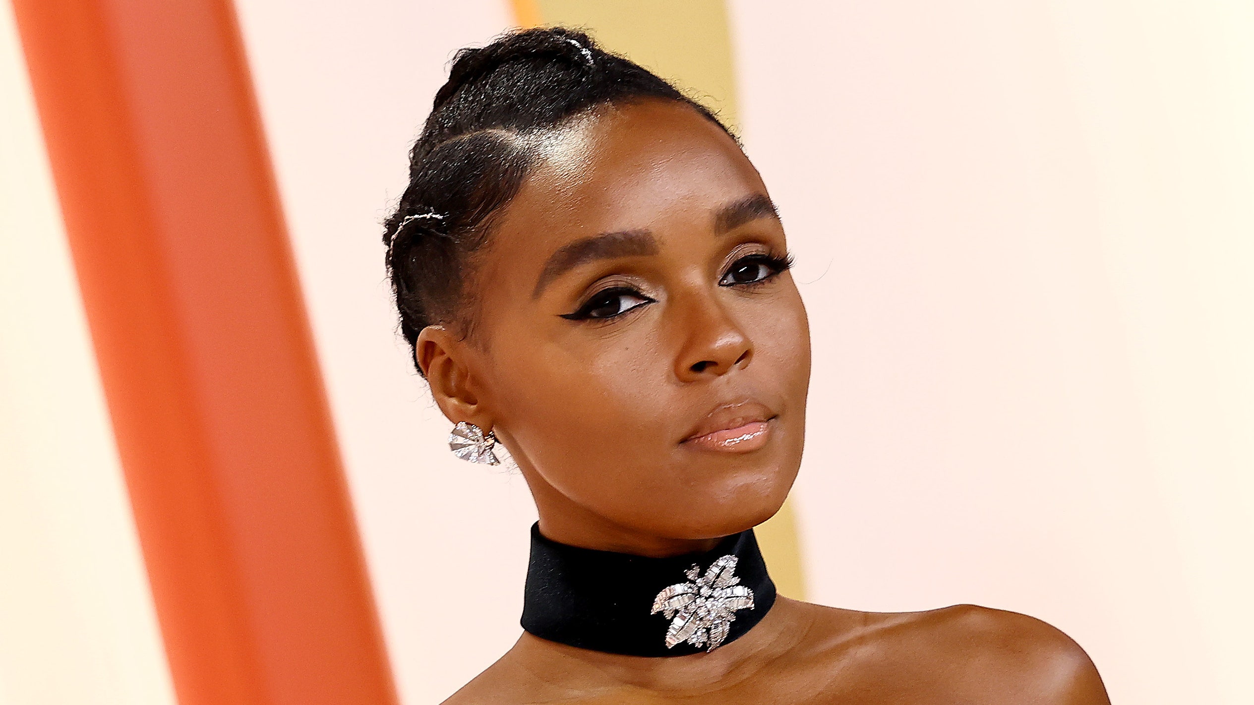 Janelle Monáe recupera las coronas de flores
