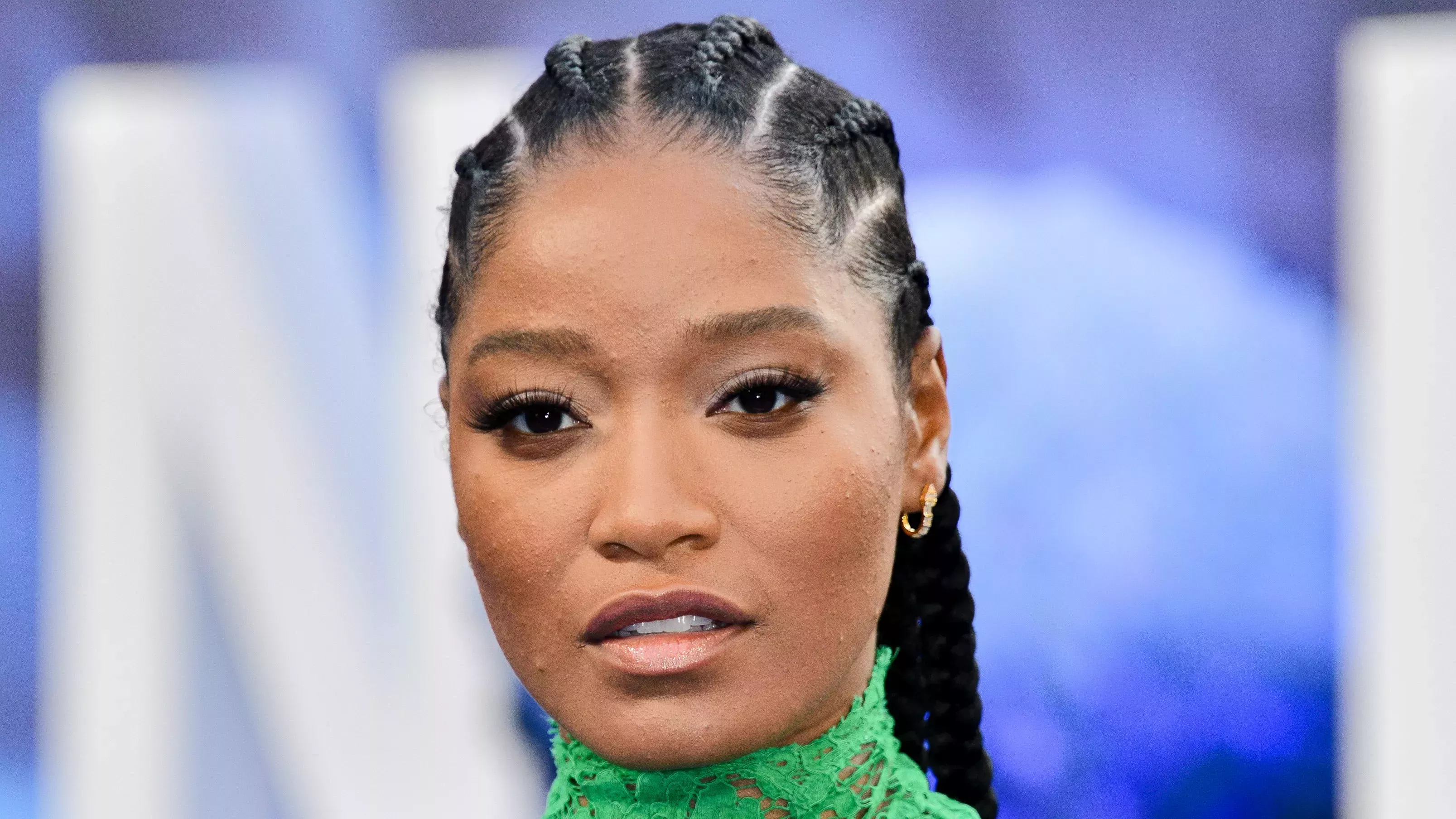 Keke Palmer lució pinzas de mariposa arco iris en el pelo como si fuera 1999 otra vez