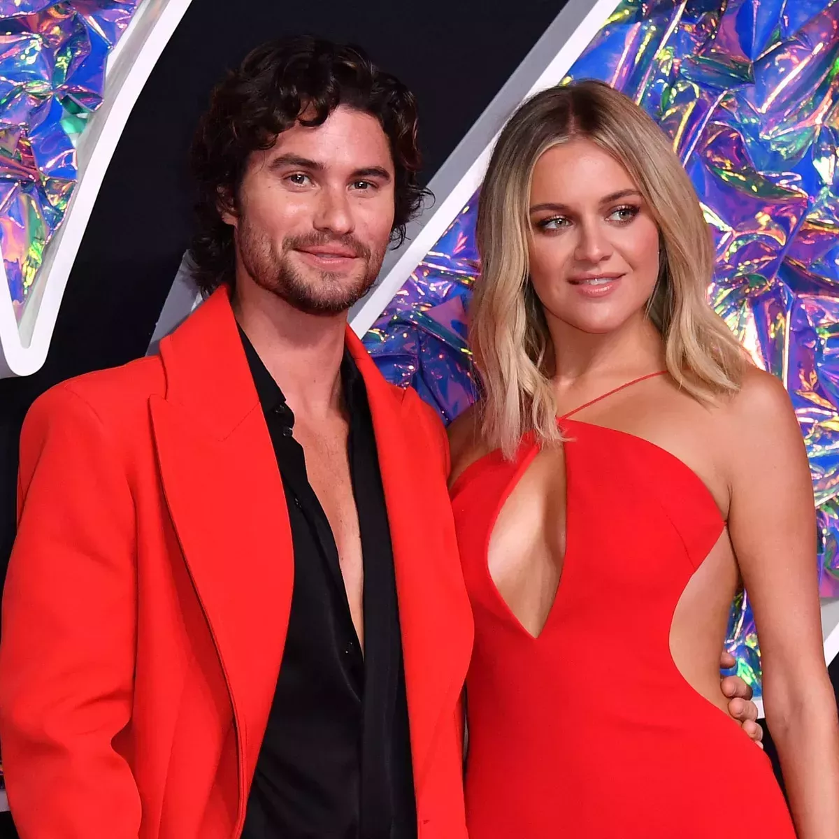 Kelsea Ballerini comparte los primeros mensajes de texto de ella y Chase Stokes que iniciaron su romance