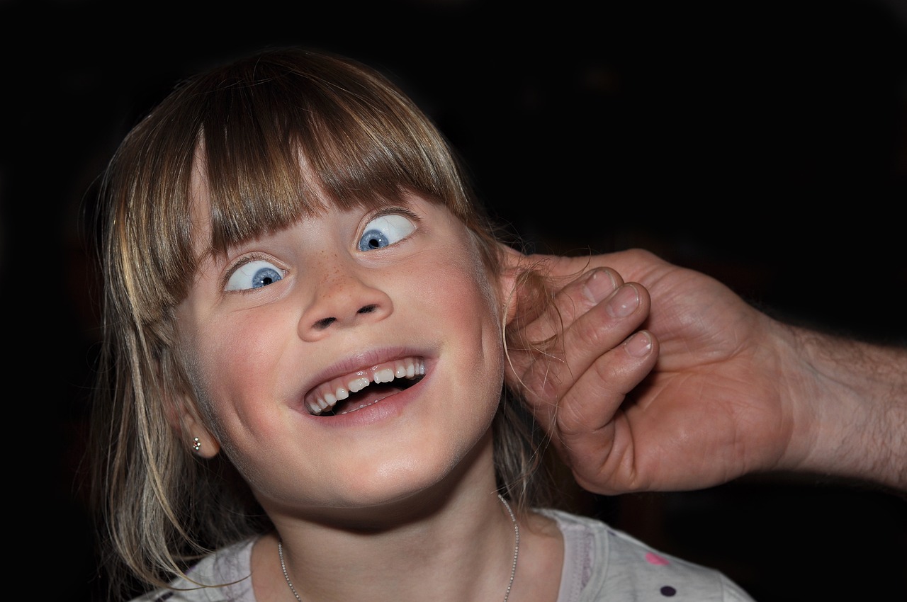 ¿Qué corte le favorece a un rostro alargado?