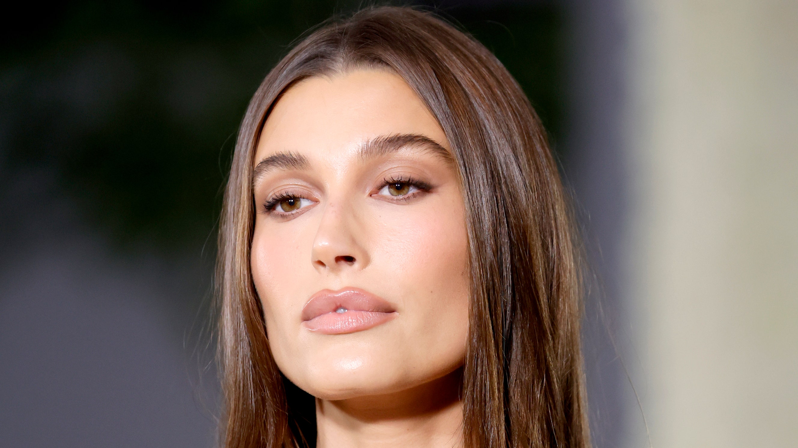 La peluca de Halloween de Hailey Bieber me hace desear que tenga el pelo naranja de verdad