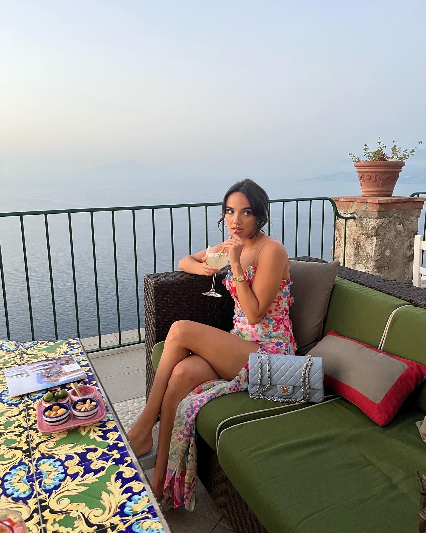 Sofia Franklyn deja caer sus banderas rojas de citas