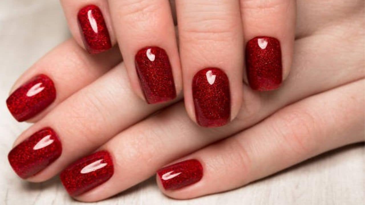 Uñas festivas: 10 ideas de nail art festivas y divertidas