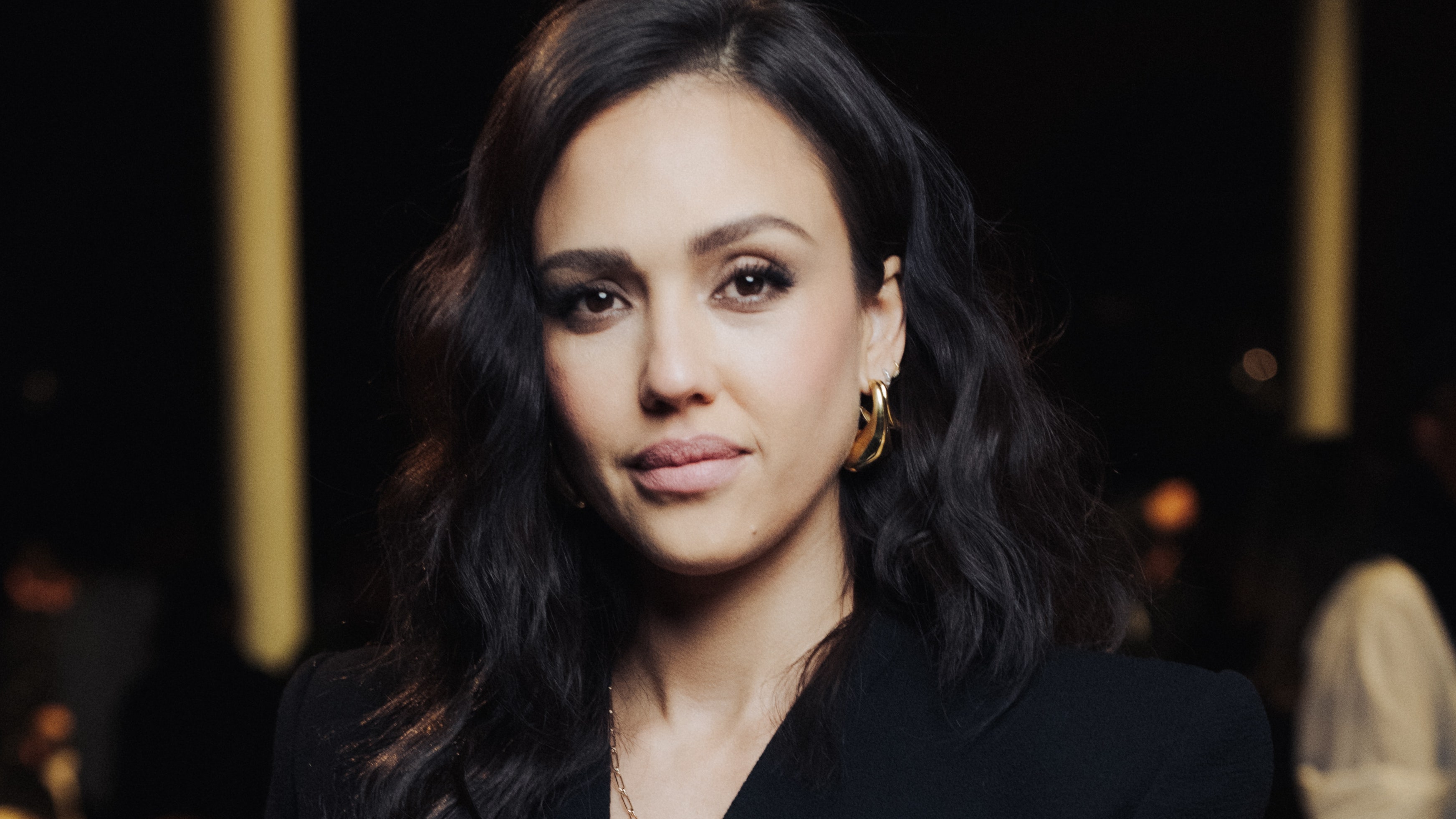 Este tiene que ser el pelo más largo que le he visto nunca a Jessica Alba