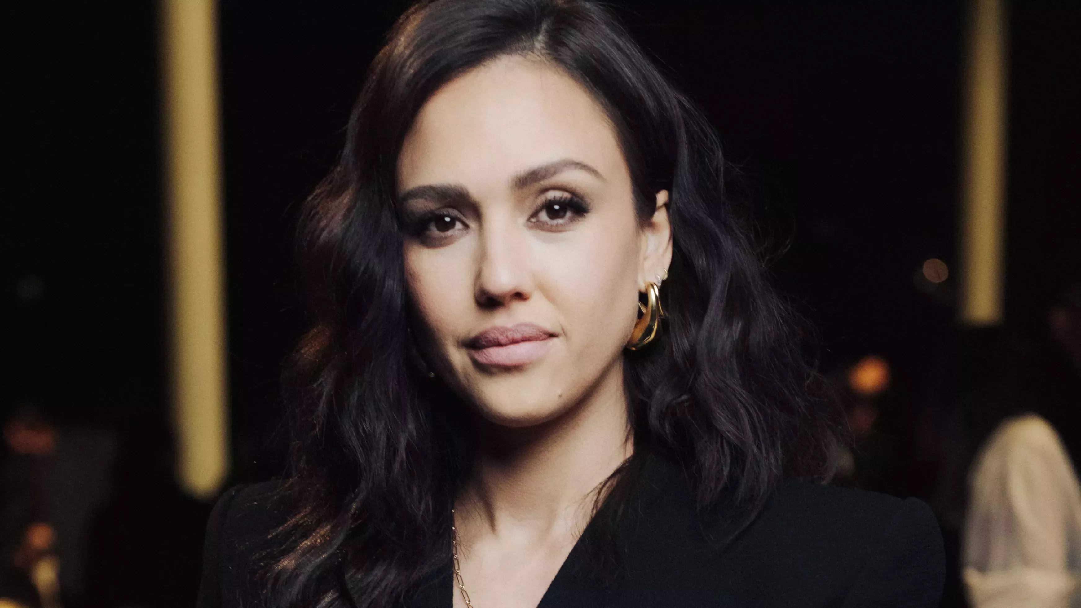 Este tiene que ser el pelo más largo que le he visto nunca a Jessica Alba