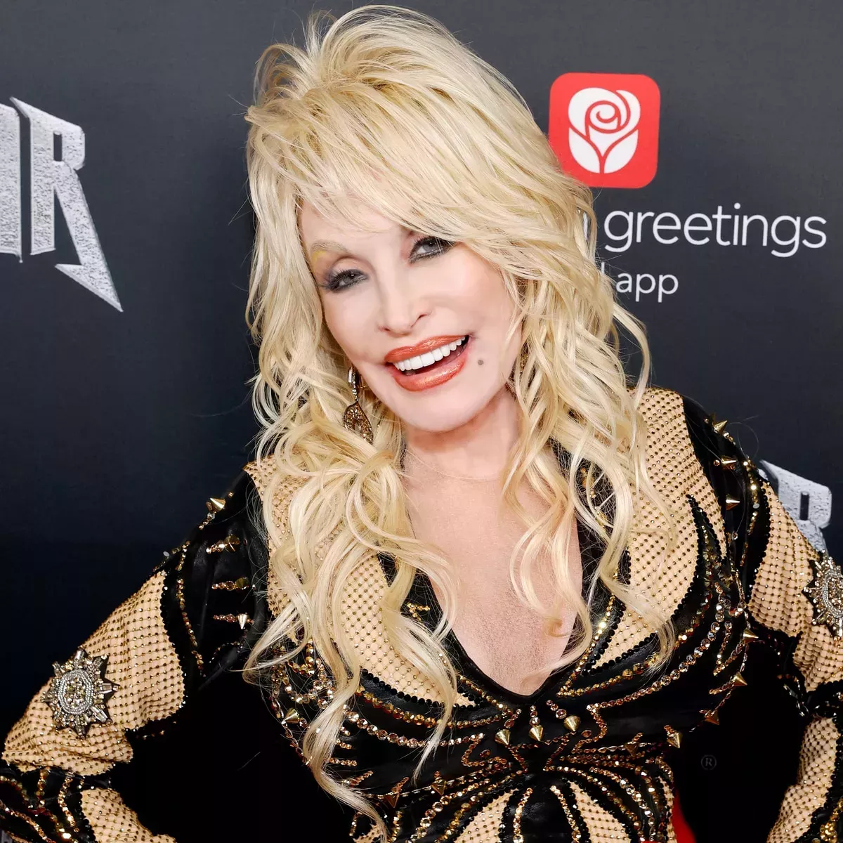 La hilarante razón por la que Dolly Parton sólo usa fax y no mensajes de texto