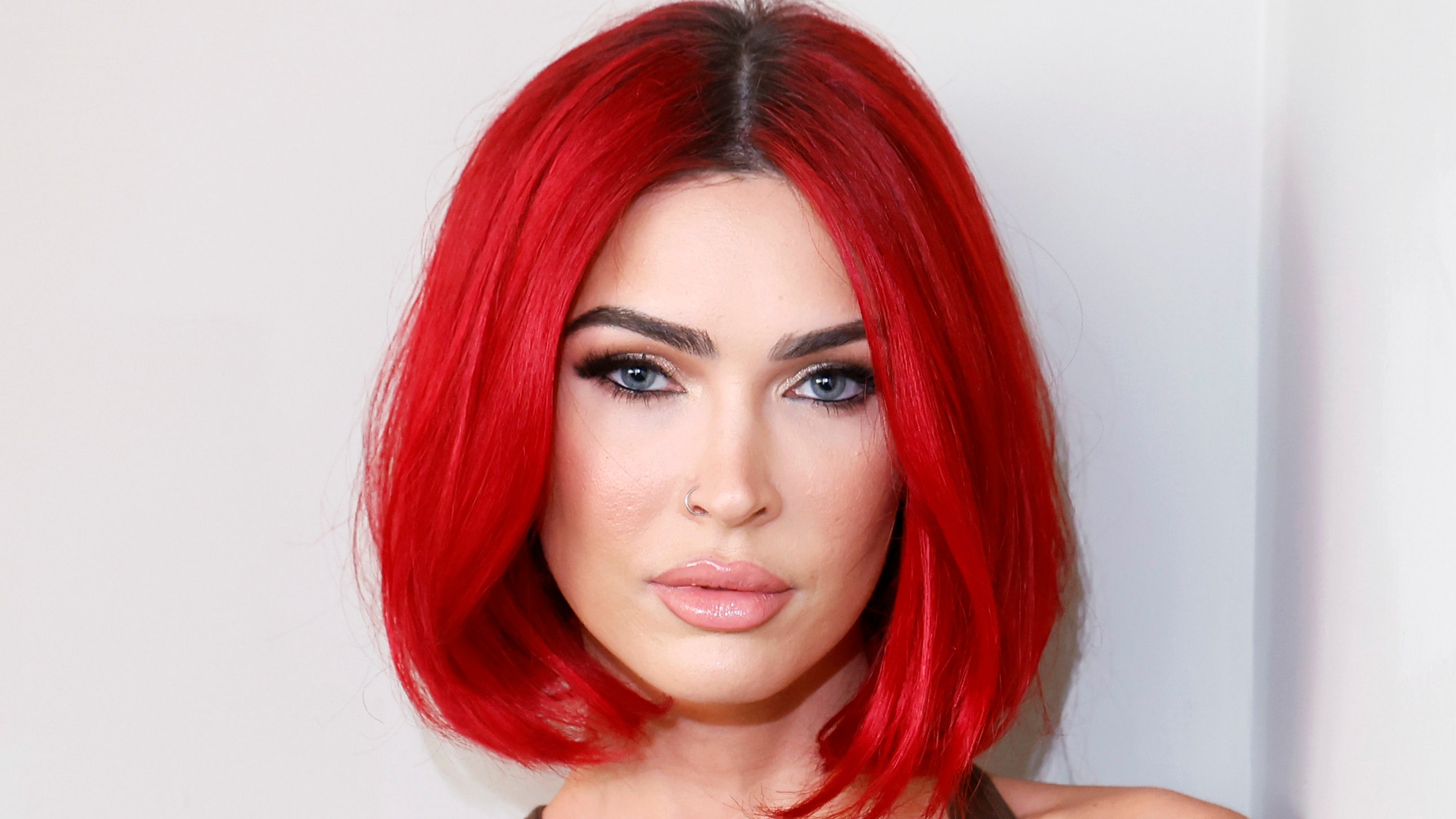 Megan Fox le ha dado un toque hiperrealista a mis pinzas de mariposa del instituto