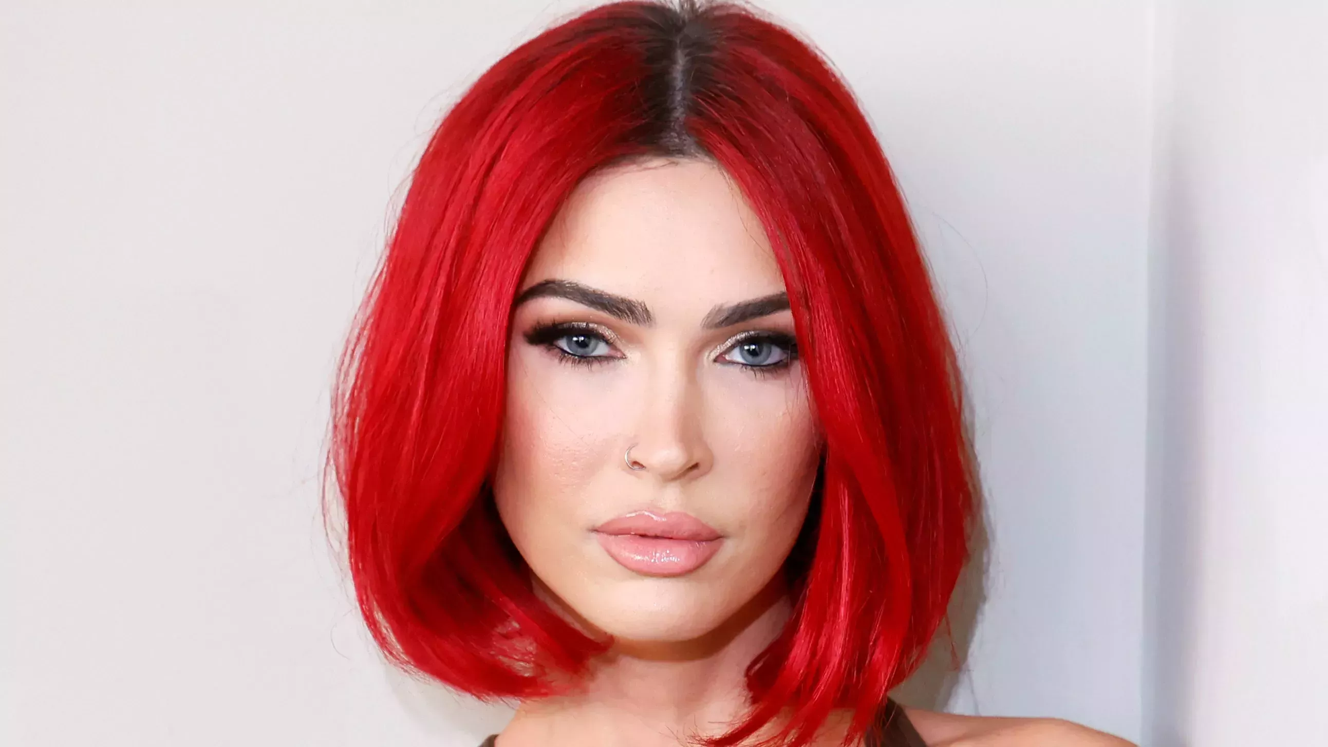 Megan Fox le ha dado un toque hiperrealista a mis pinzas de mariposa del instituto