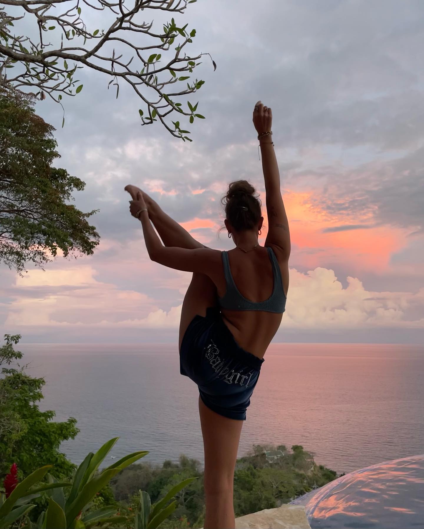 Prueba esta rutina de yoga para aumentar tu confianza en ti mismo