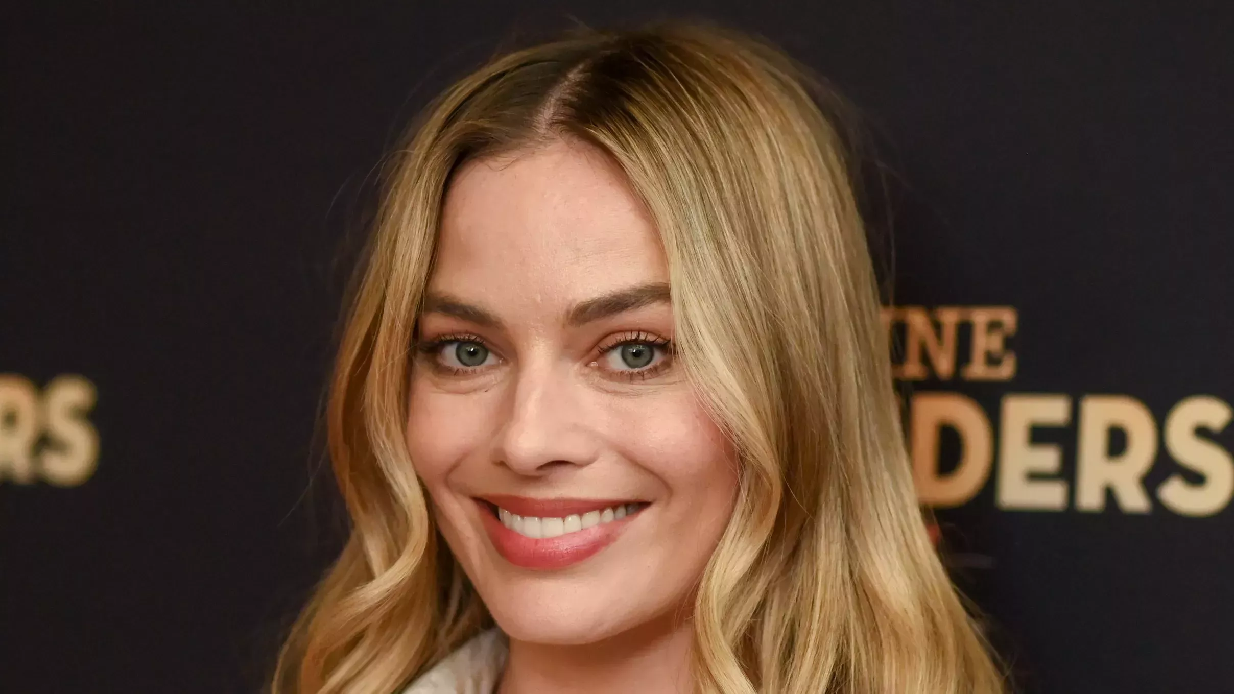 Puede que yo esté lista para dejar la tierra de Barbie, pero la coleta de Margot Robbie no lo está