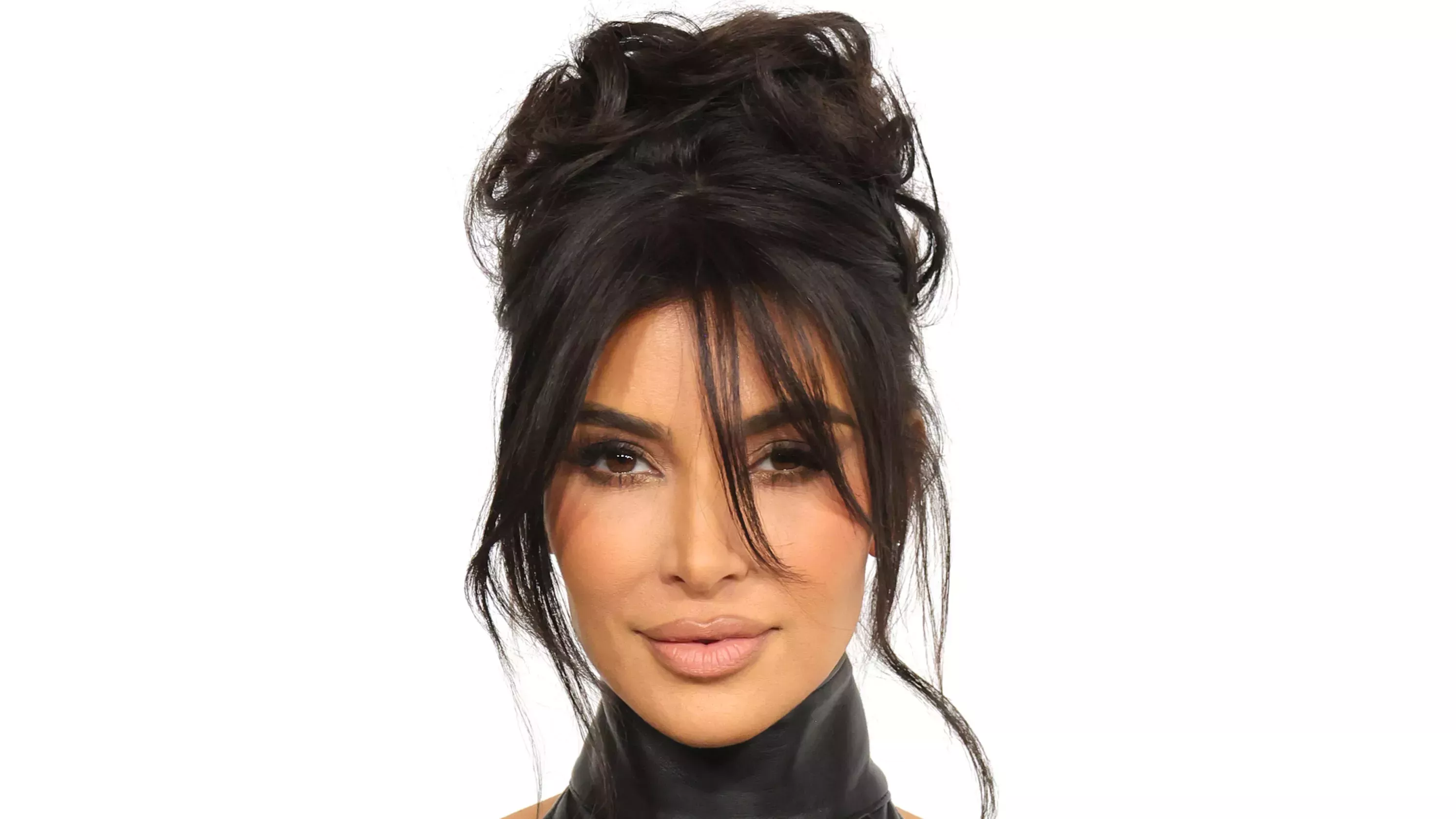 Que alguien me ayude a nombrar el nuevo tono de rubio de Kim Kardashian
