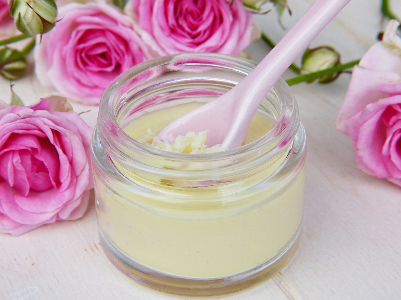 ¿Qué hace el ácido hialurónico en crema?