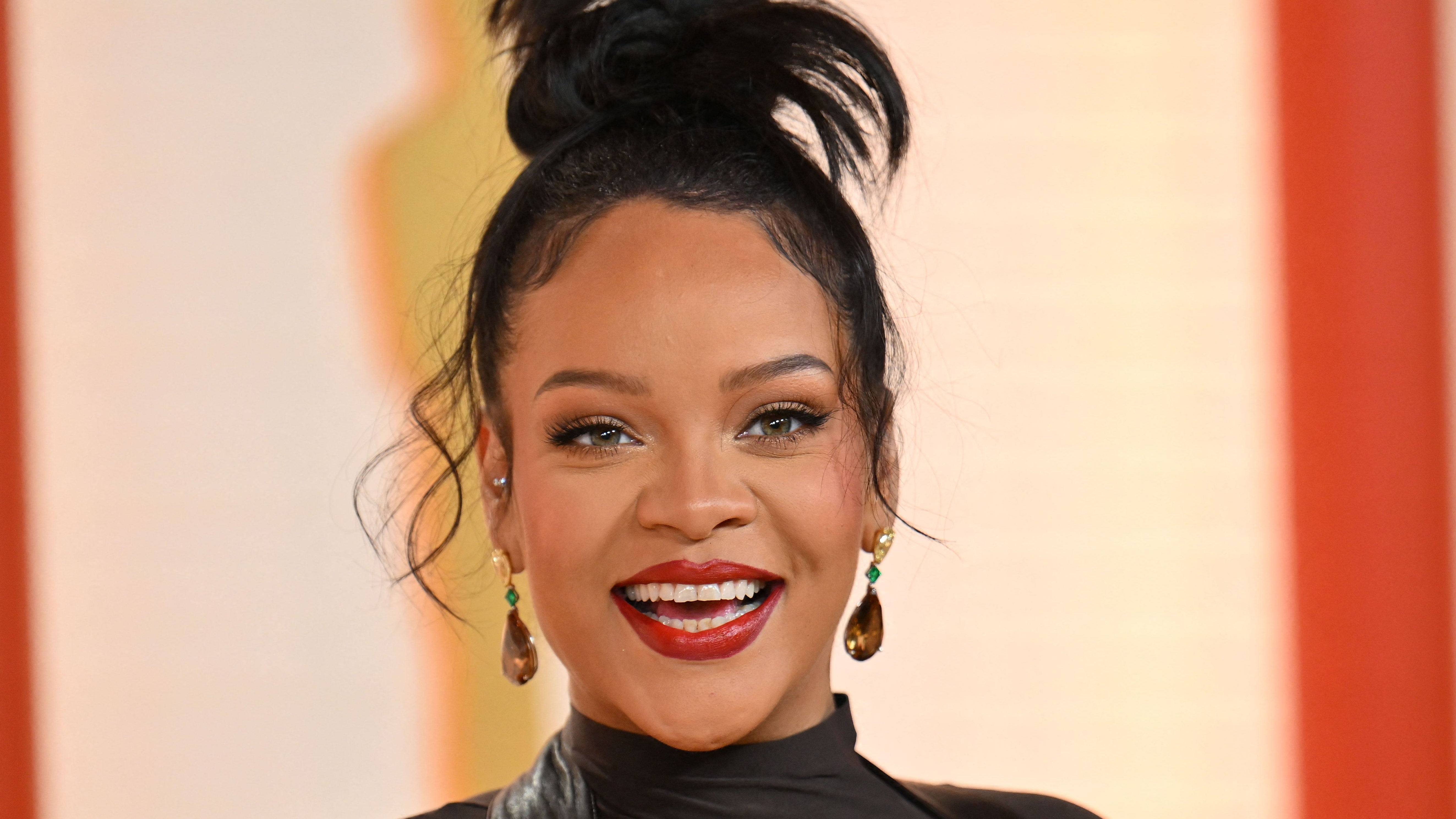 Rihanna se pone cada vez más rubia por momentos