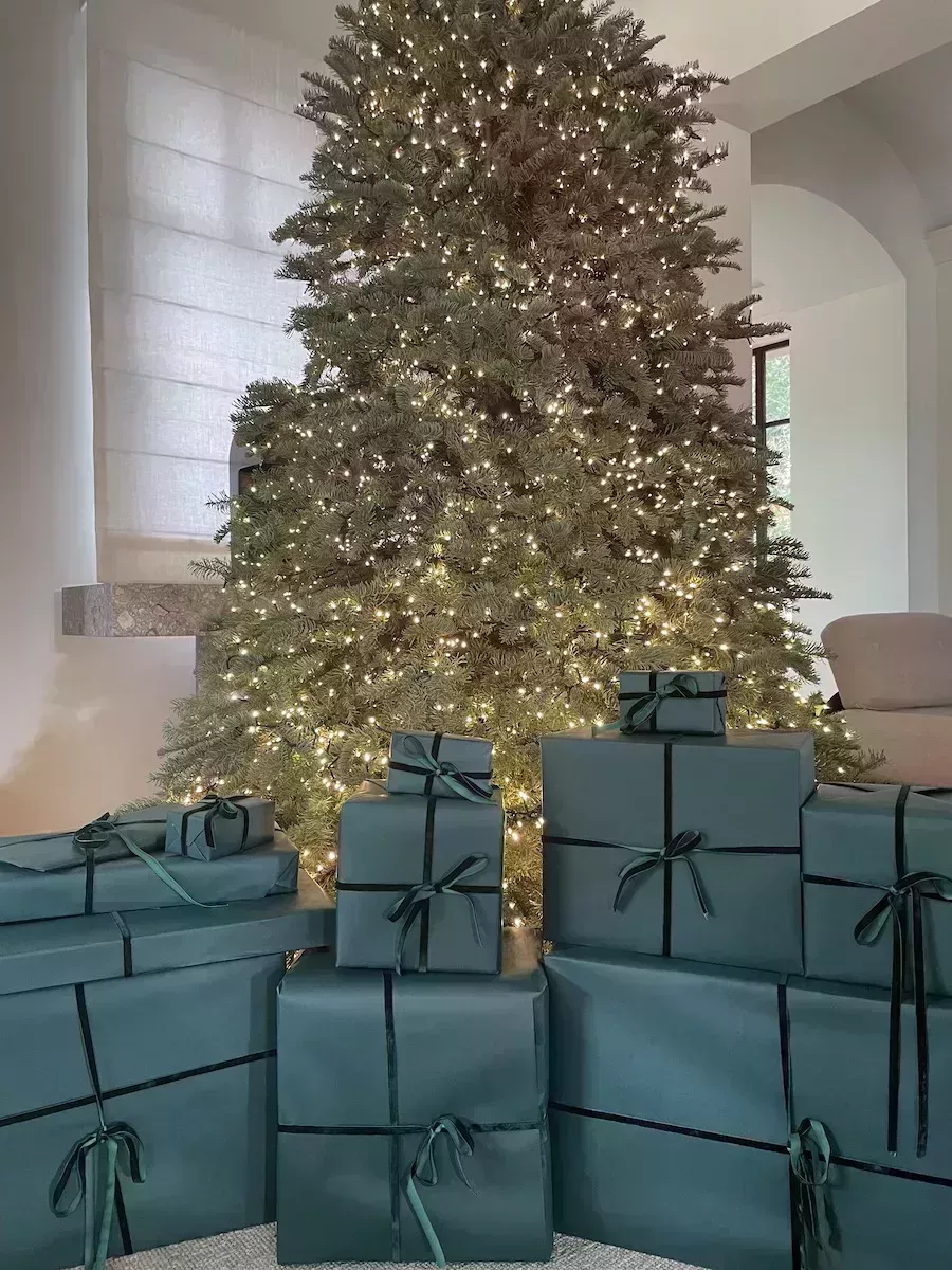 Kourtney Kardashian Barker 2023 Gift Wrapping-1
