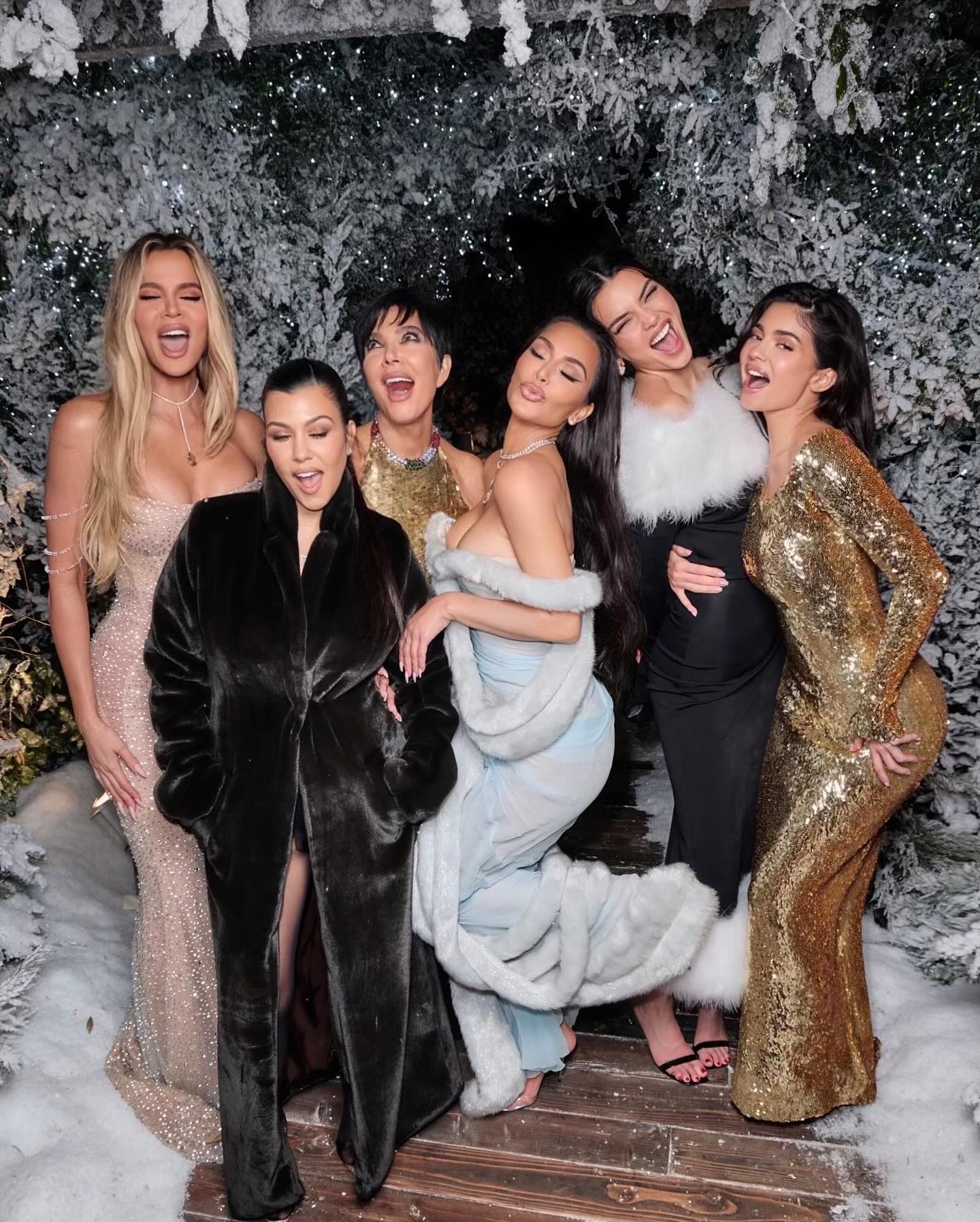 Dentro de la fiesta de Nochebuena 2023 de las Kardashian y las Jenner