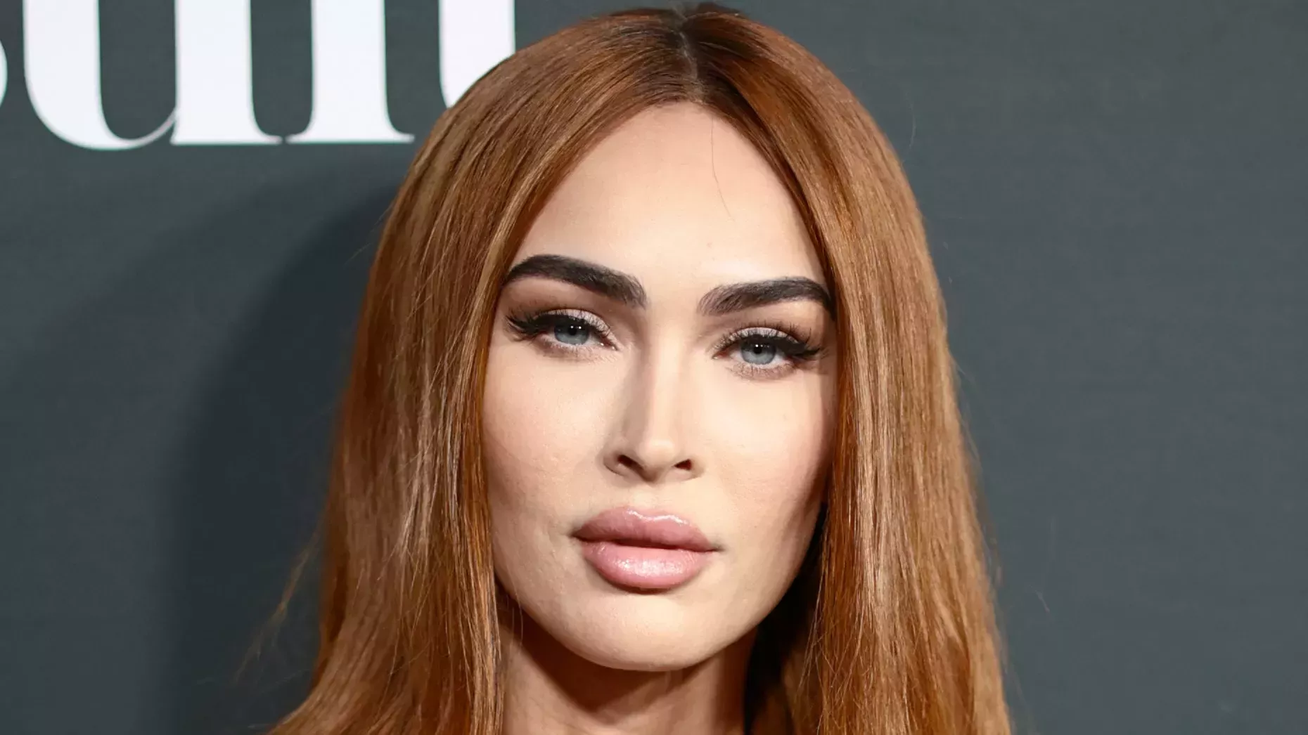 El peinado de Megan Fox con resaca es un giro divertido a un clásico elegante