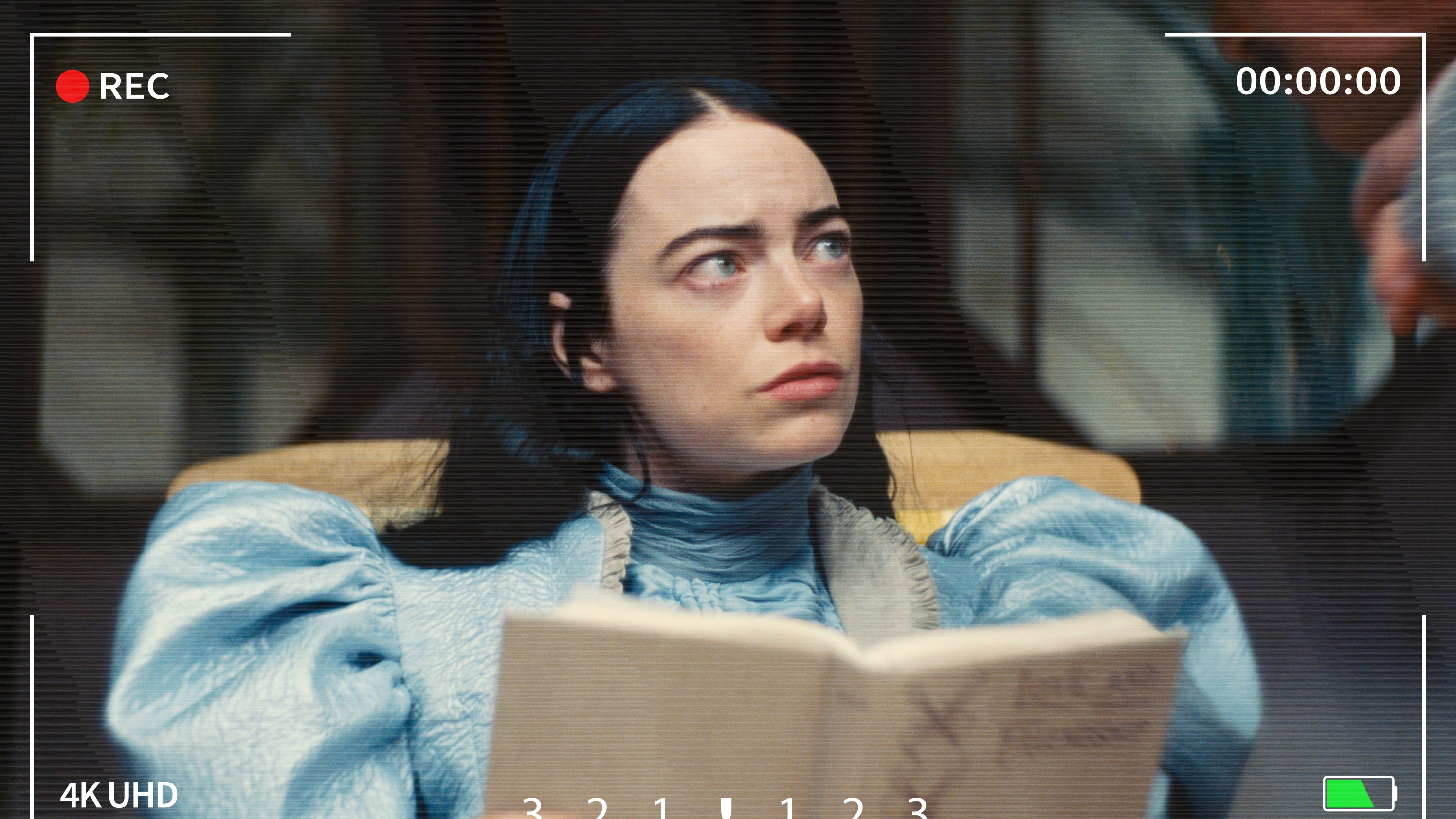 Emma Stone usó casi cuatro pies de extensiones de cabello para su papel en 'Poor Things'