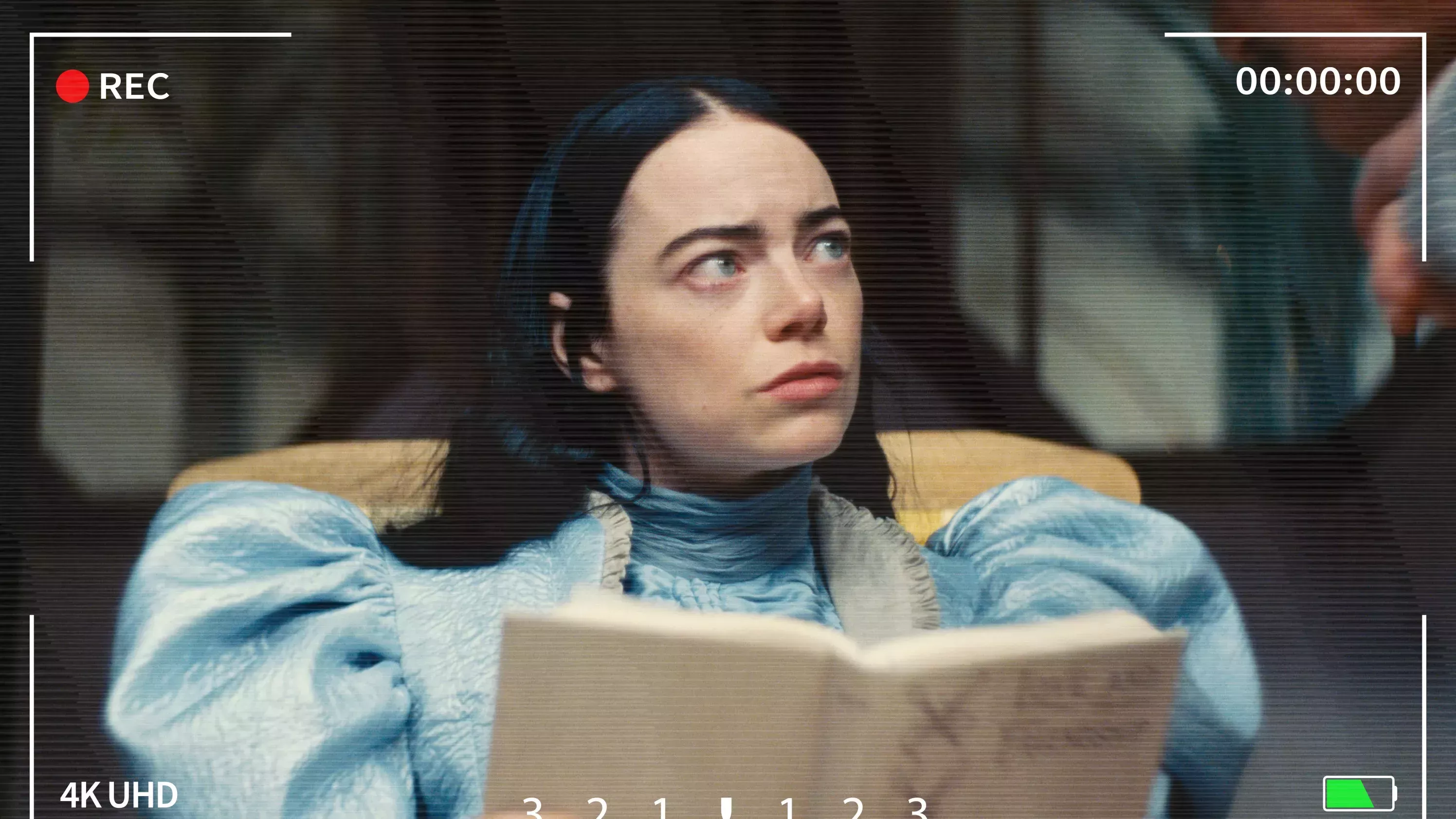 Emma Stone usó casi cuatro pies de extensiones de cabello para su papel en 'Poor Things'