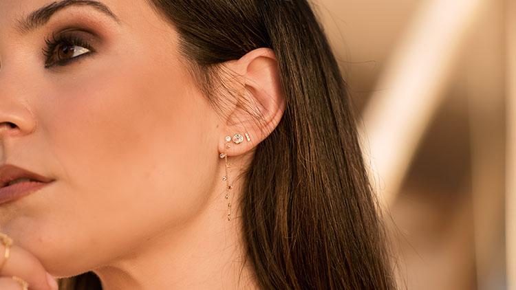 Brilla con Estilo: La Elegancia de los Pendientes de Mujer para esta Navidad