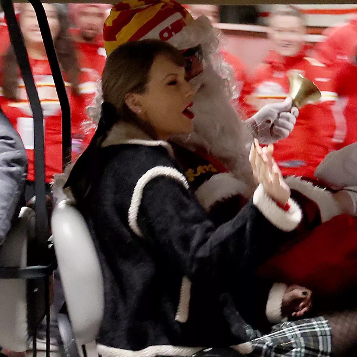 Taylor Swift pasa la Navidad con Travis Kelce en un partido de la NFL