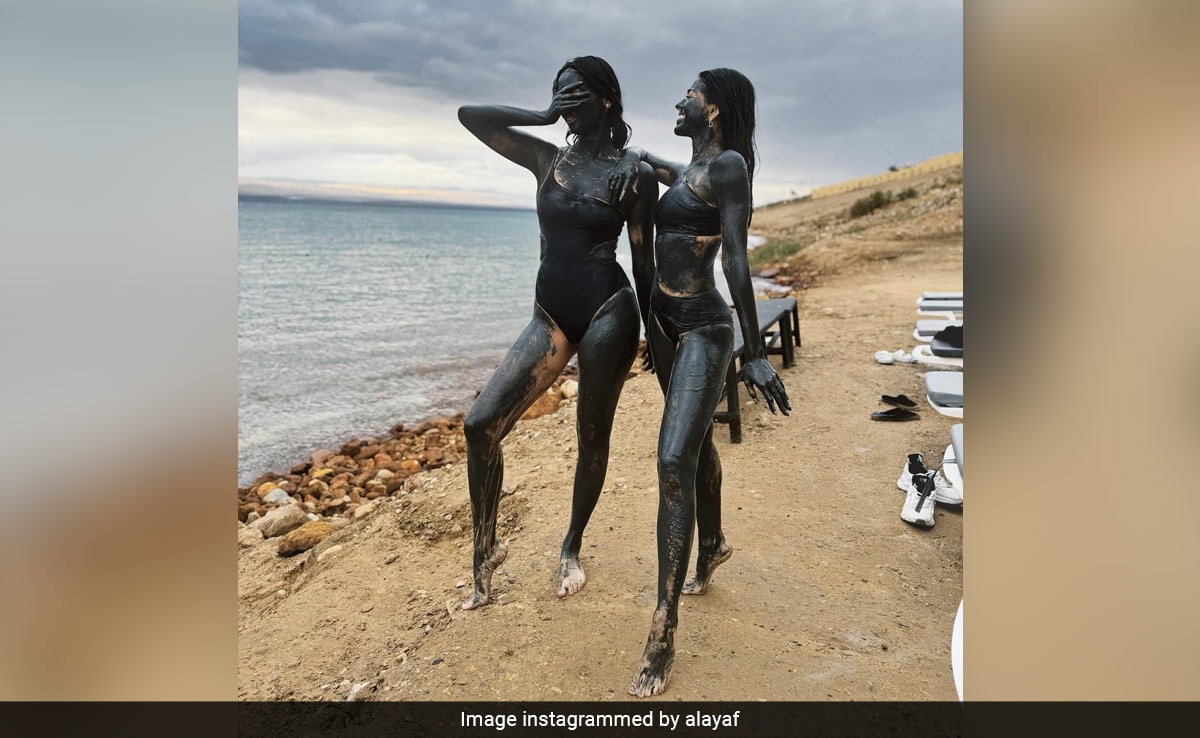 El "día de spa natural" de Alaya Furniturewala y Manushi Chhillar en Jordania fue perfecto gracias al barro del Mar Muerto
