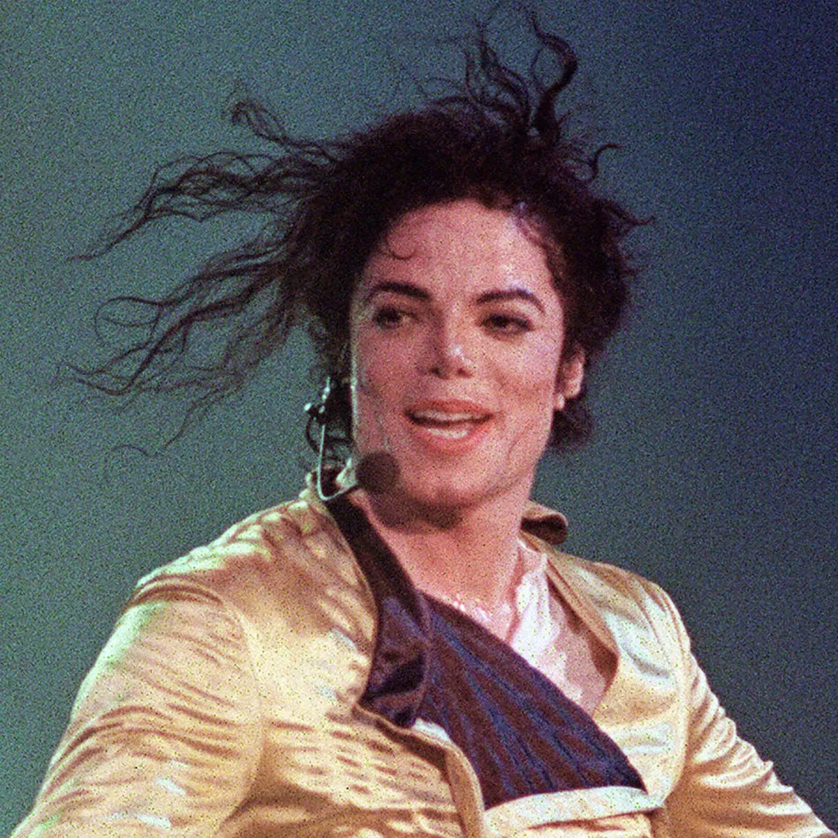 Jaafar Jackson, protagonista de la película biográfica de Michael Jackson, encarna al rey del pop en una nueva foto de la película