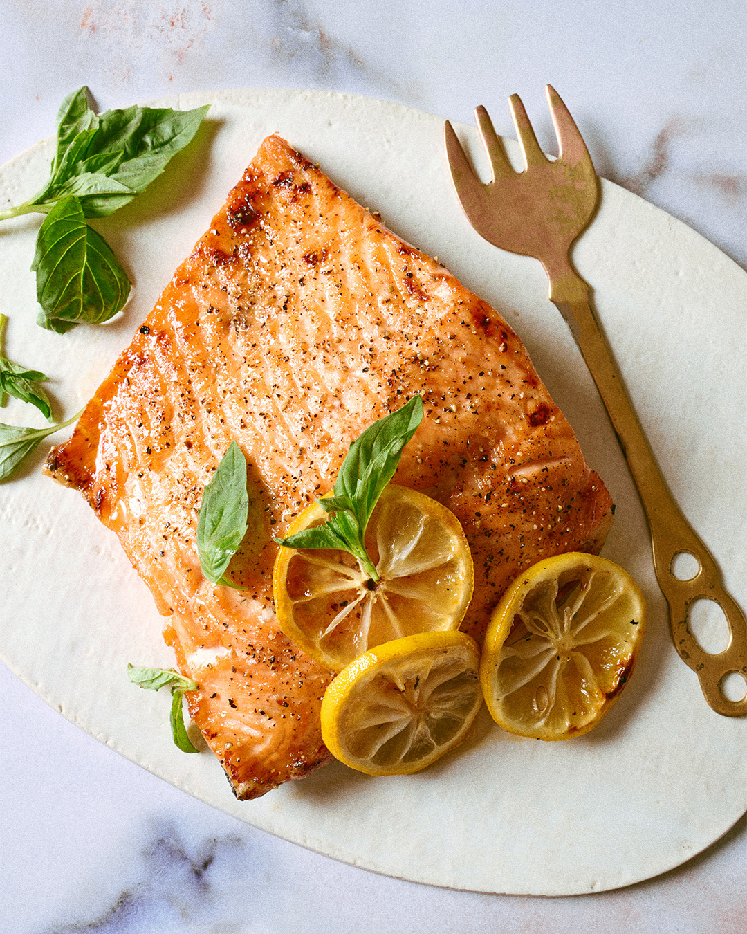 Salmón glaseado con Manuka y cúrcuma