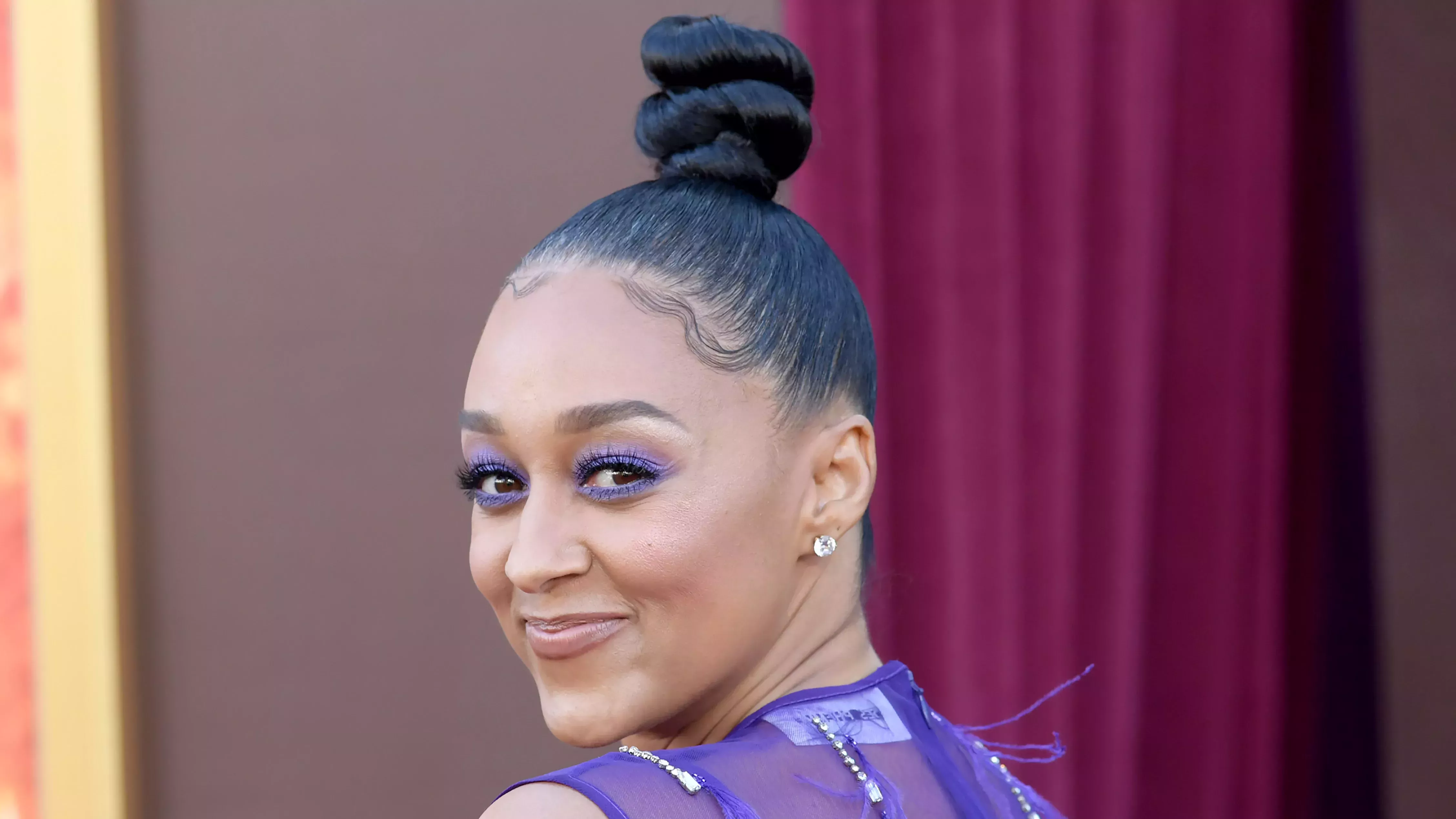 Tia Mowry. Micro trenzas caramelo hasta los muslos. That's All I Need to Say