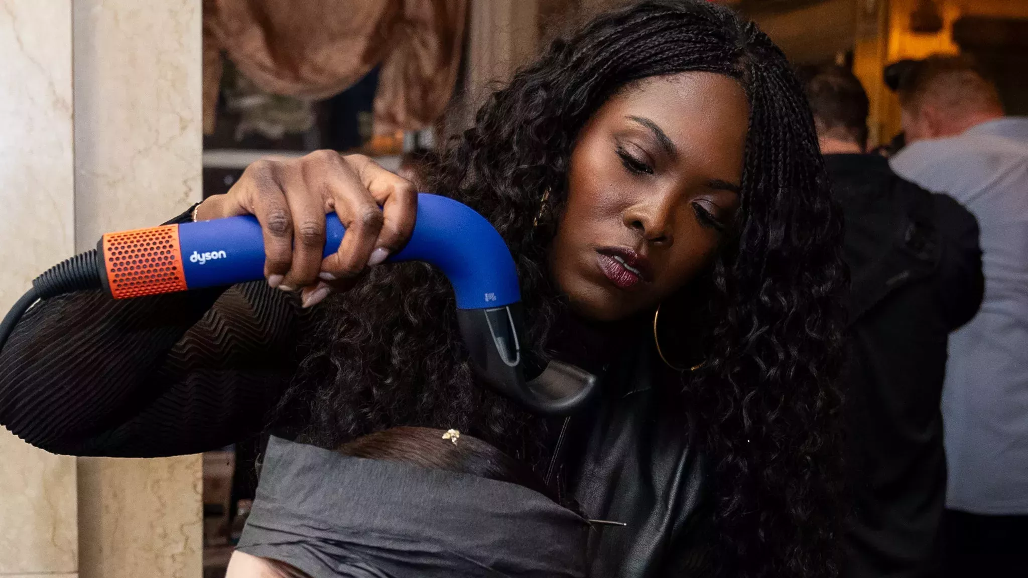 El nuevo secador de pelo de Dyson acaba de debutar en la NYFW y lo he visto todo