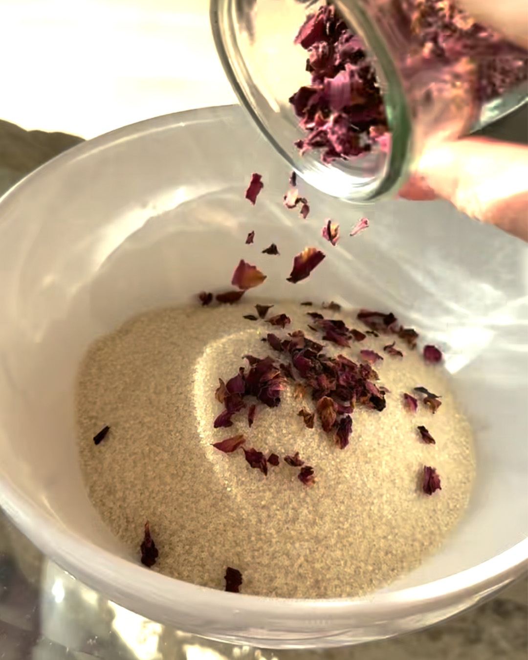 Exfoliante de azúcar con pétalos de rosa