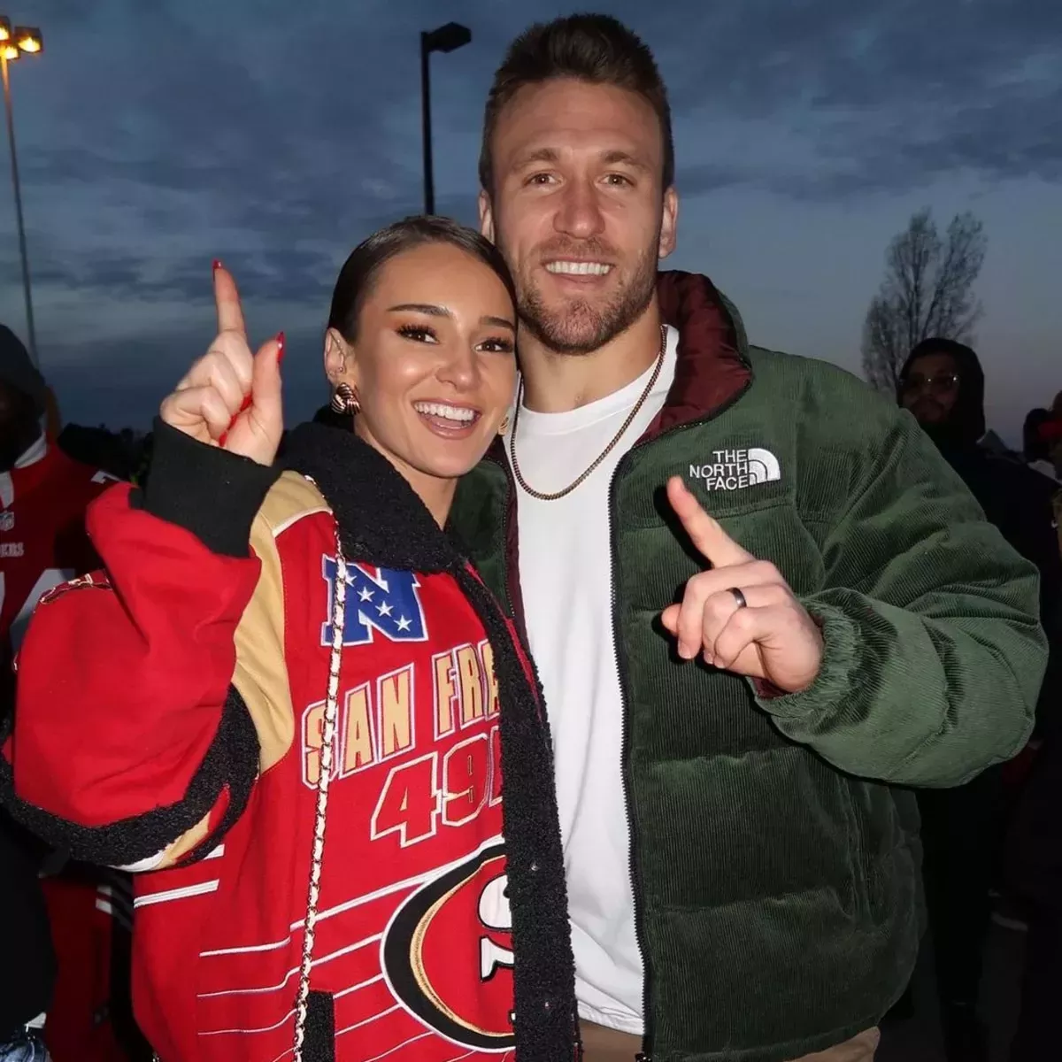 Kyle Juszczyk, jugador de los 49ers, y su esposa Kristin Juszczyk disfrutan de un elegante romance