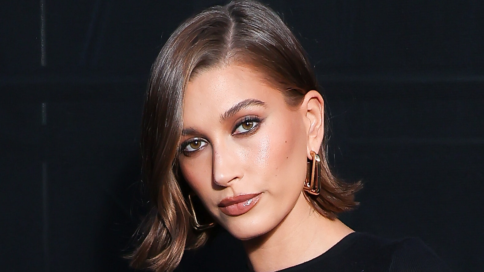 La estética Mob Wife recibe el tratamiento Hailey Bieber