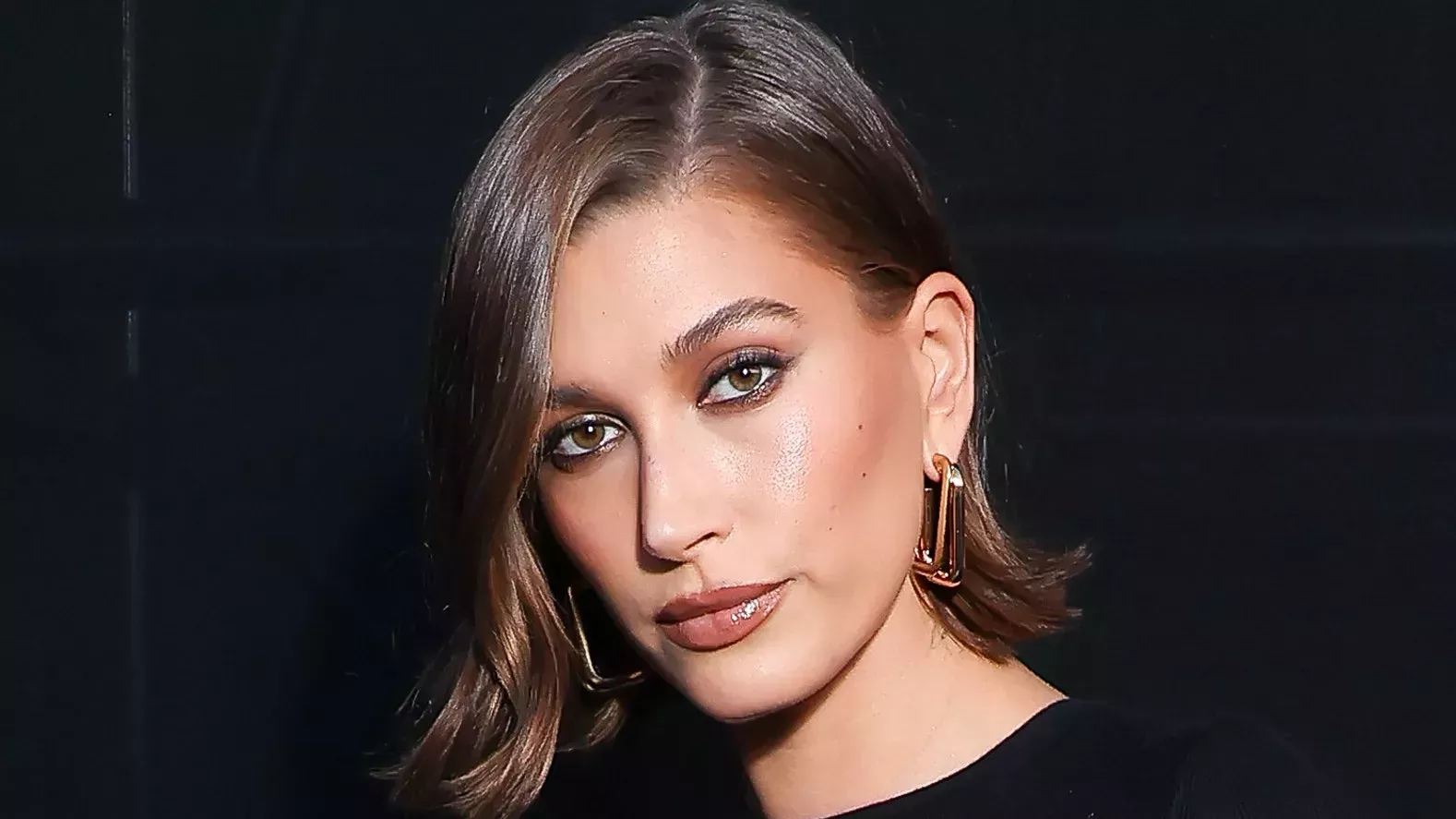 La estética Mob Wife recibe el tratamiento Hailey Bieber